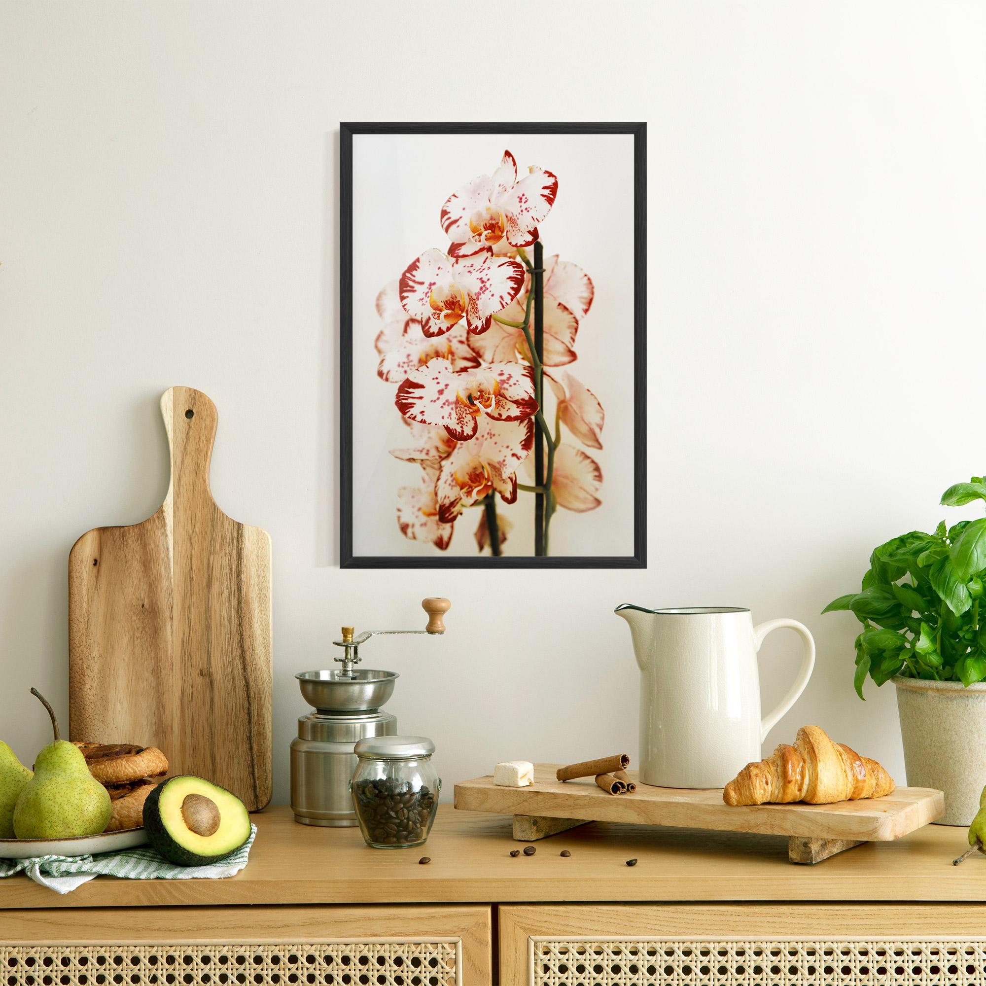 Рамкиран постер Red White Orchids mockup 8