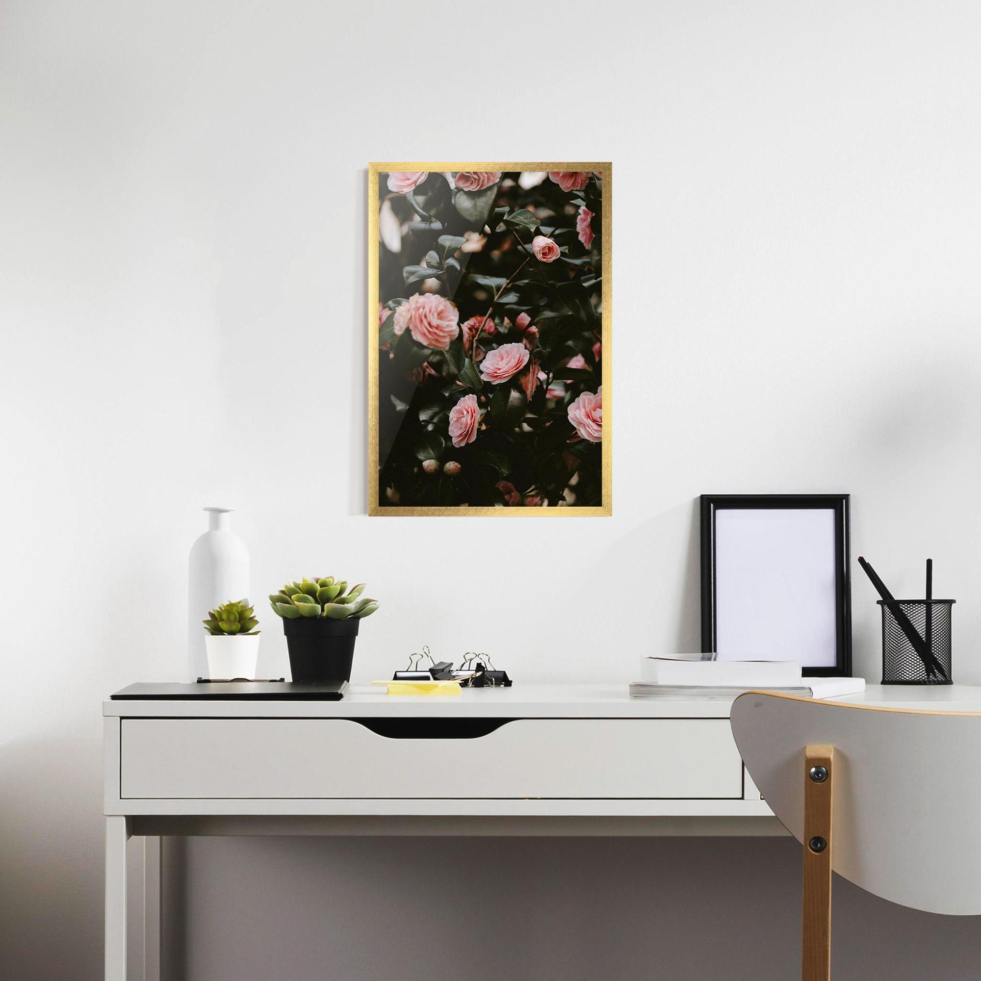 Рамкиран постер Rose Tree mockup 7