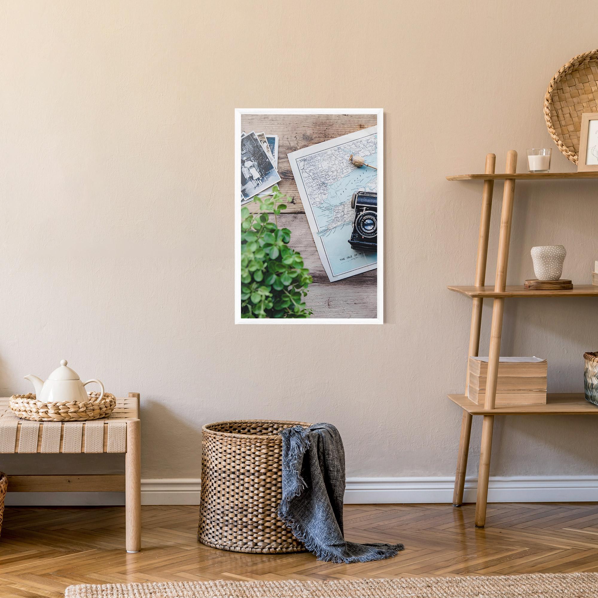 Рамкиран постер Camera Map mockup 9