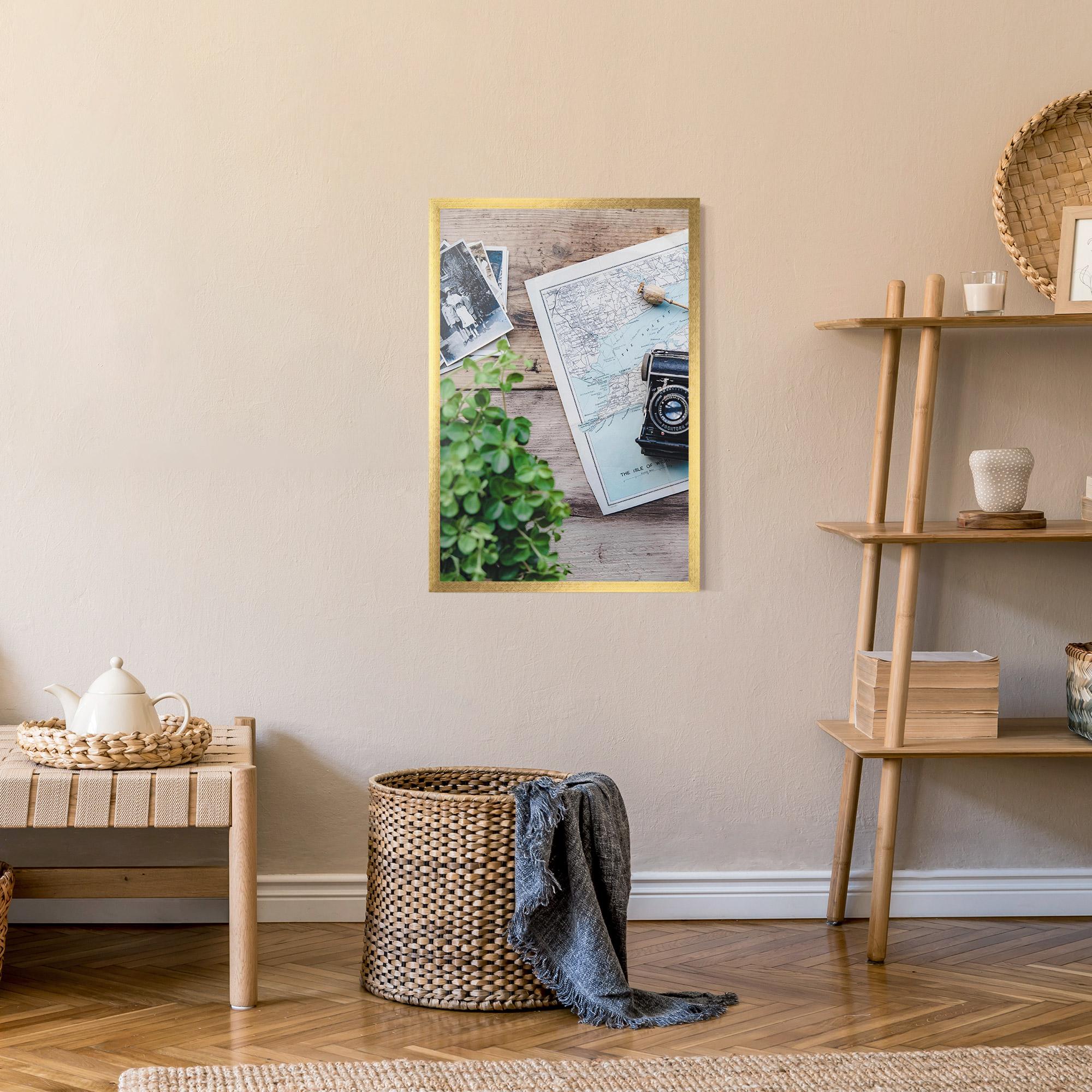 Рамкиран постер Camera Map mockup 9