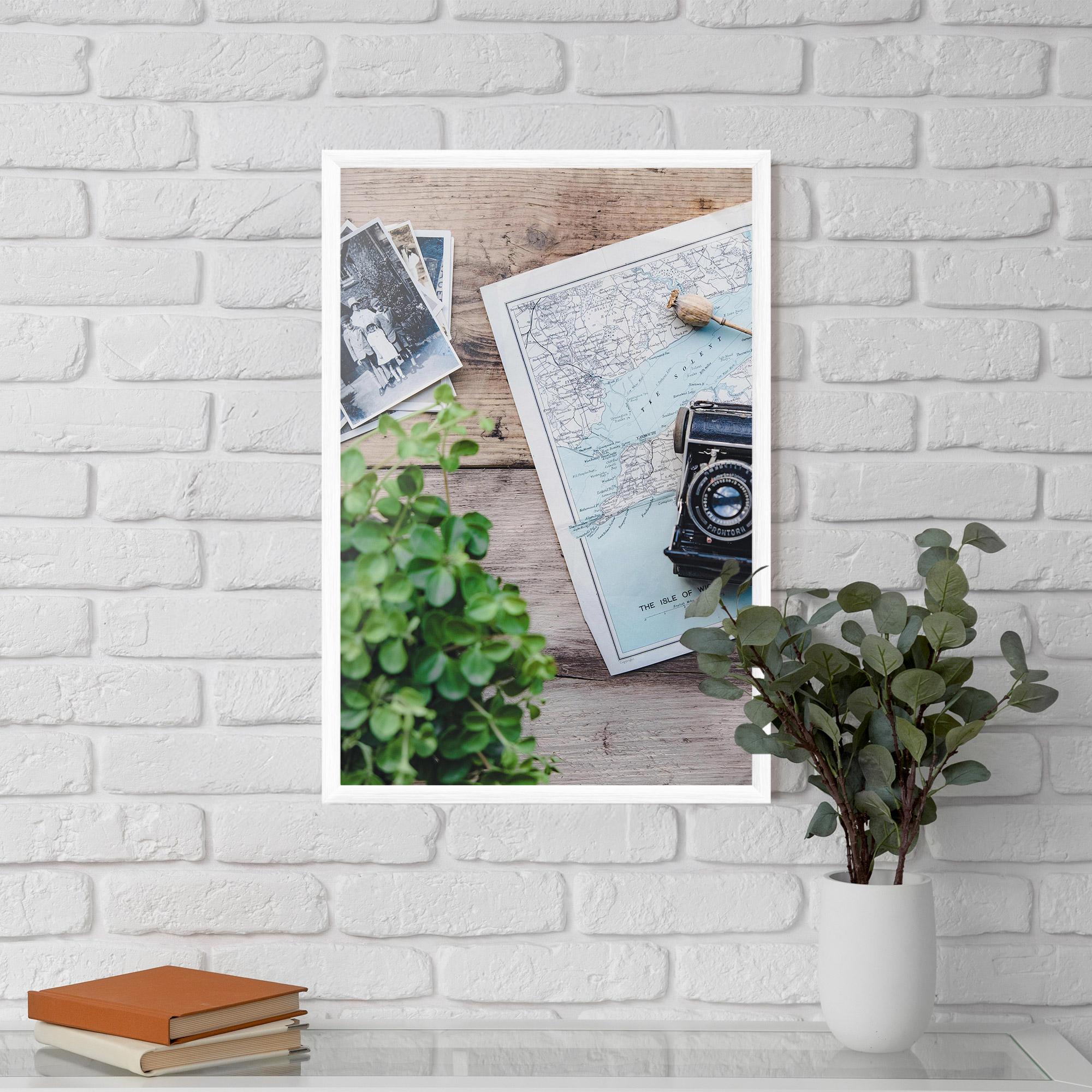 Рамкиран постер Camera Map mockup 5