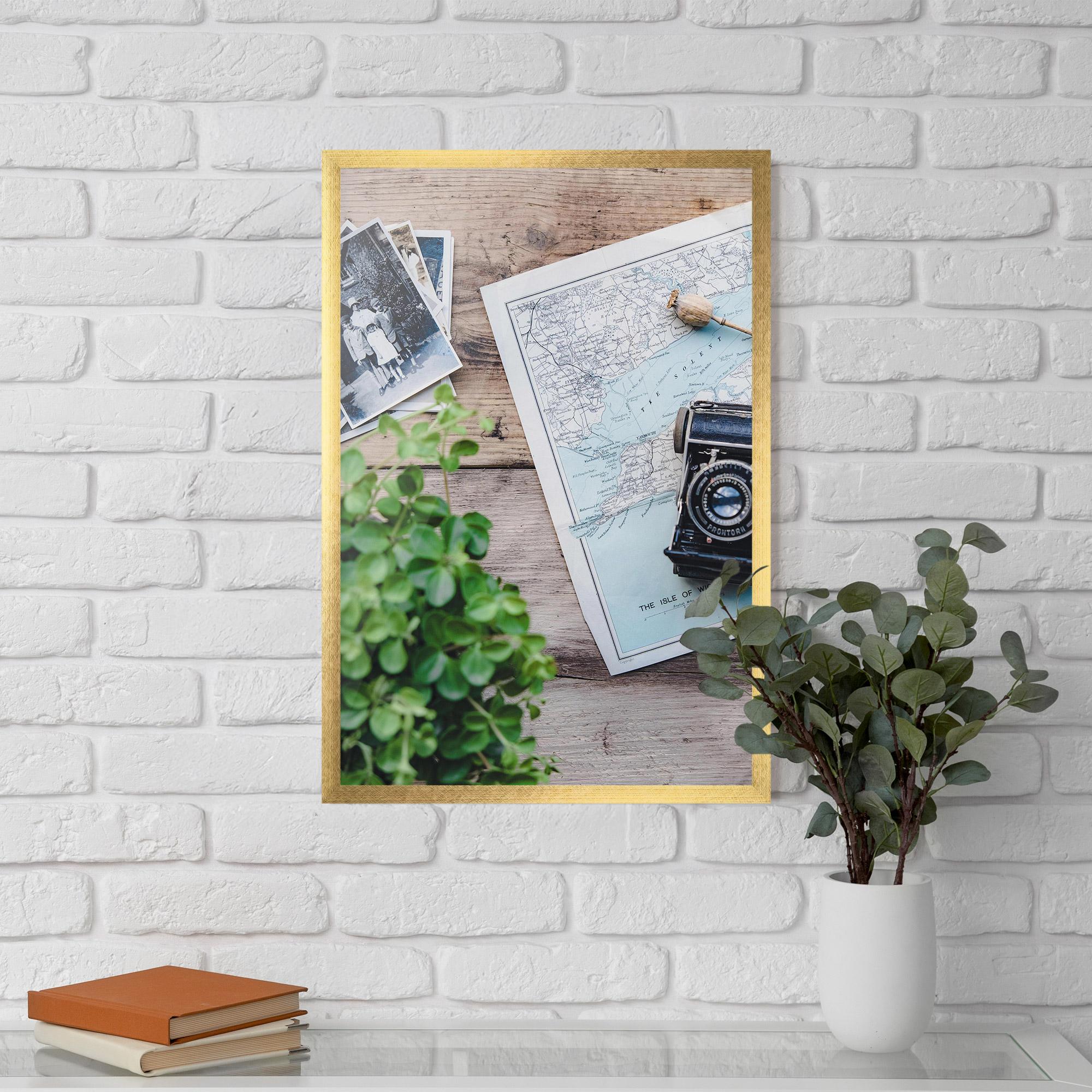 Рамкиран постер Camera Map mockup 5