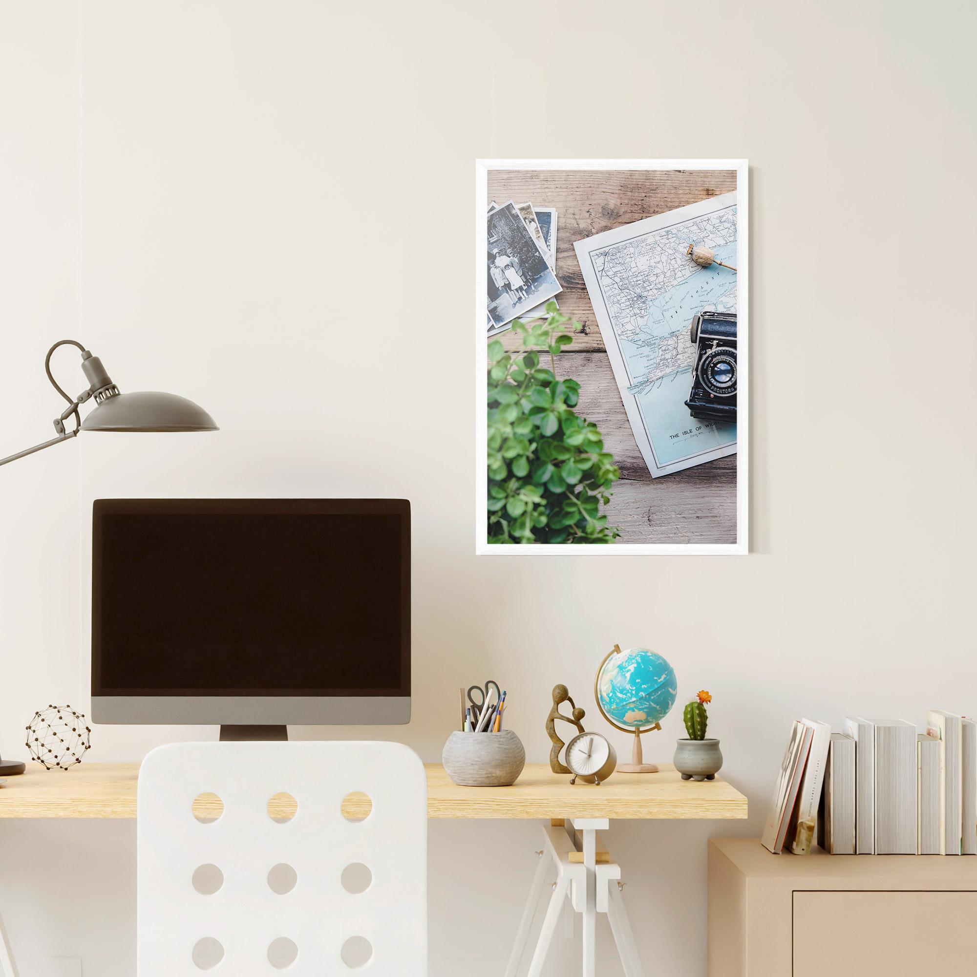 Рамкиран постер Camera Map mockup 6