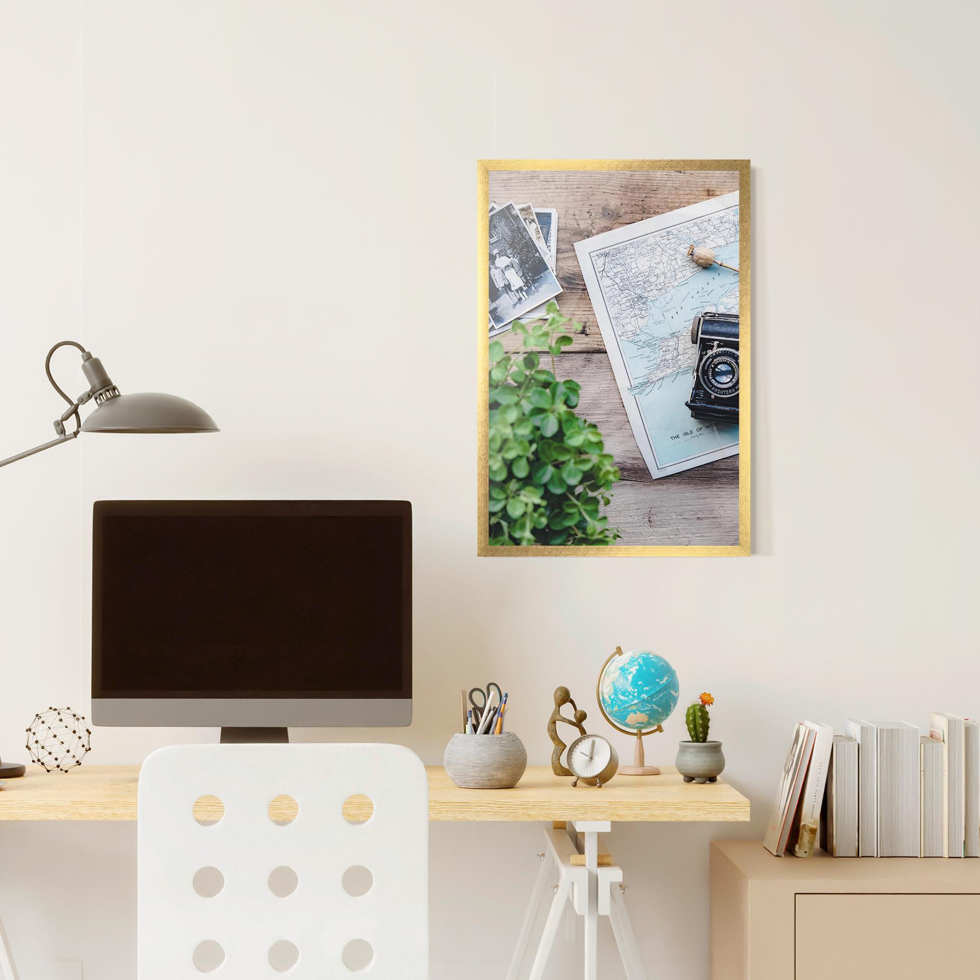 Рамкиран постер Camera Map mockup 6