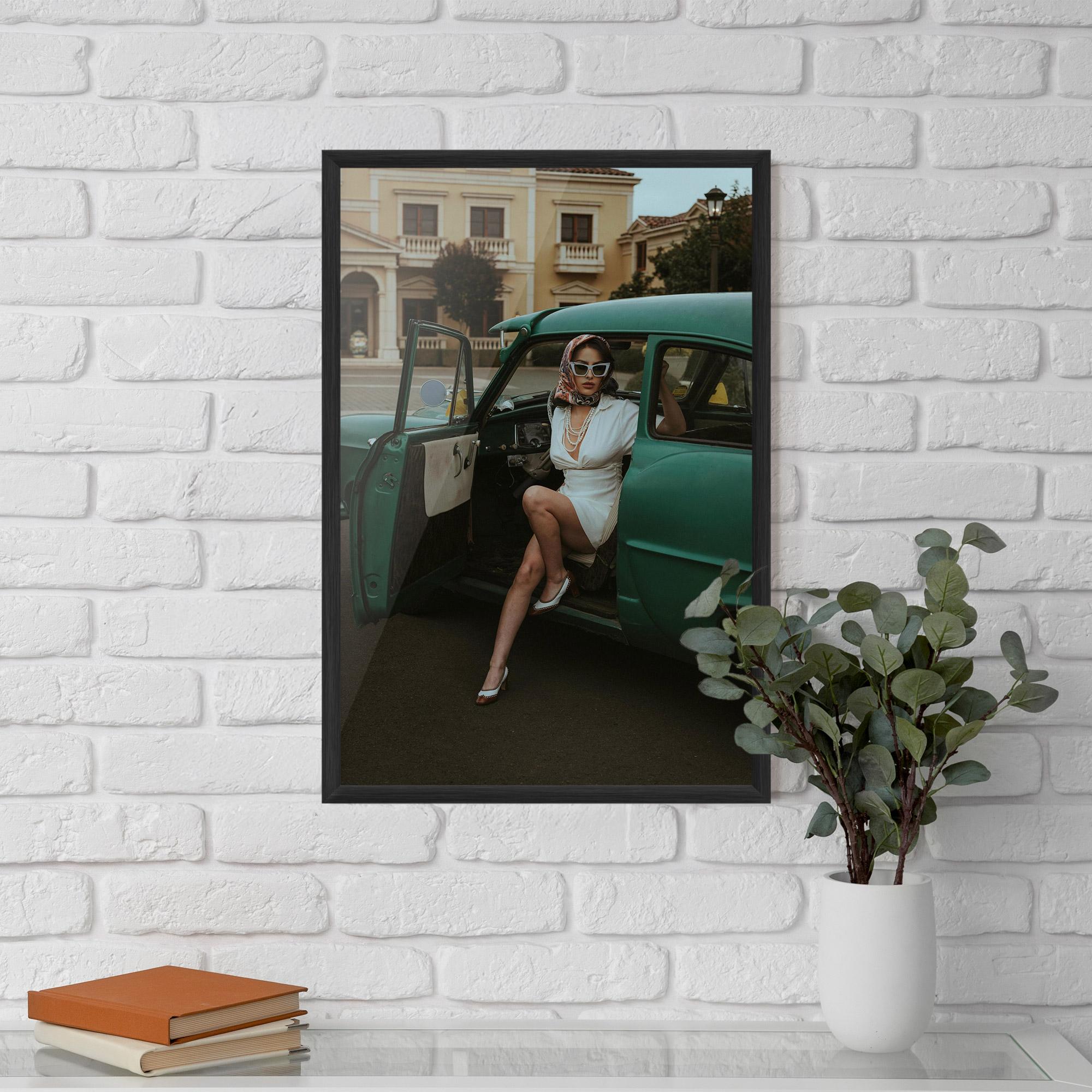 Рамкиран постер Lady Vintage Cat mockup 5