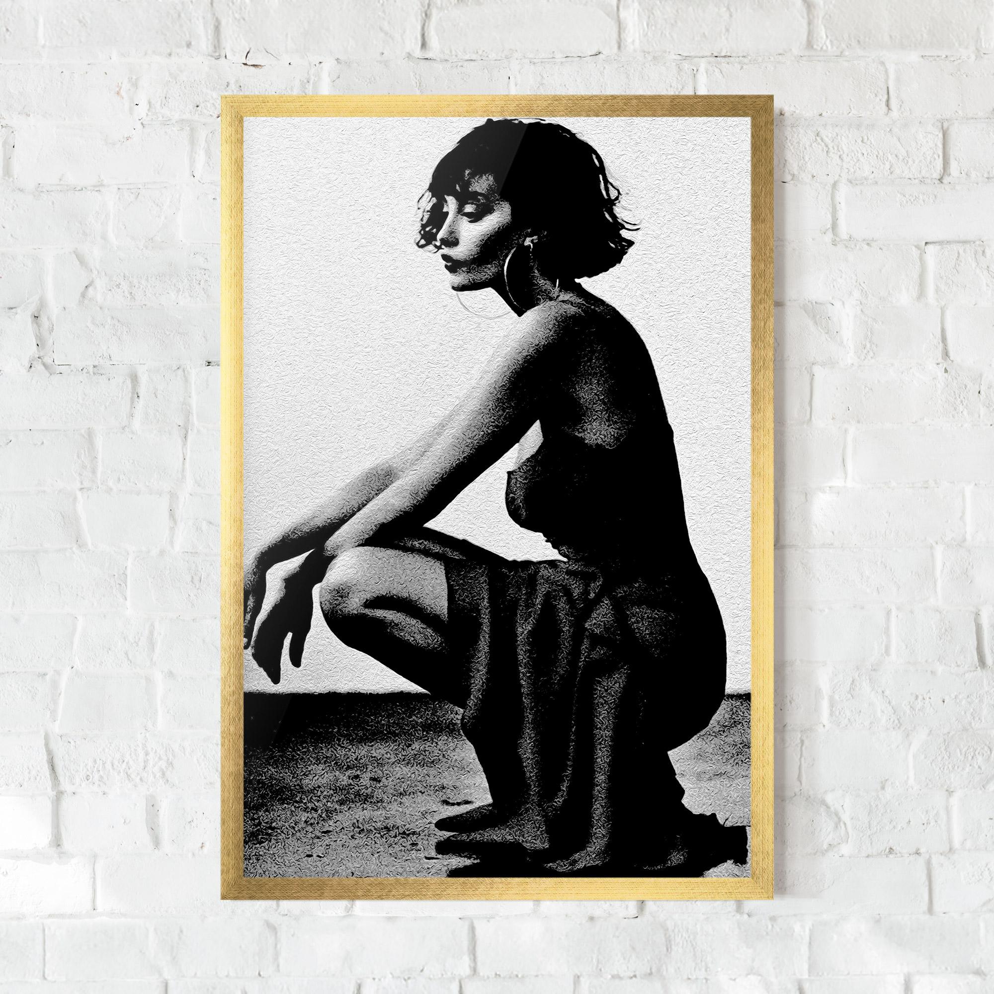 Рамкиран постер Grey Long Dress mockup 0