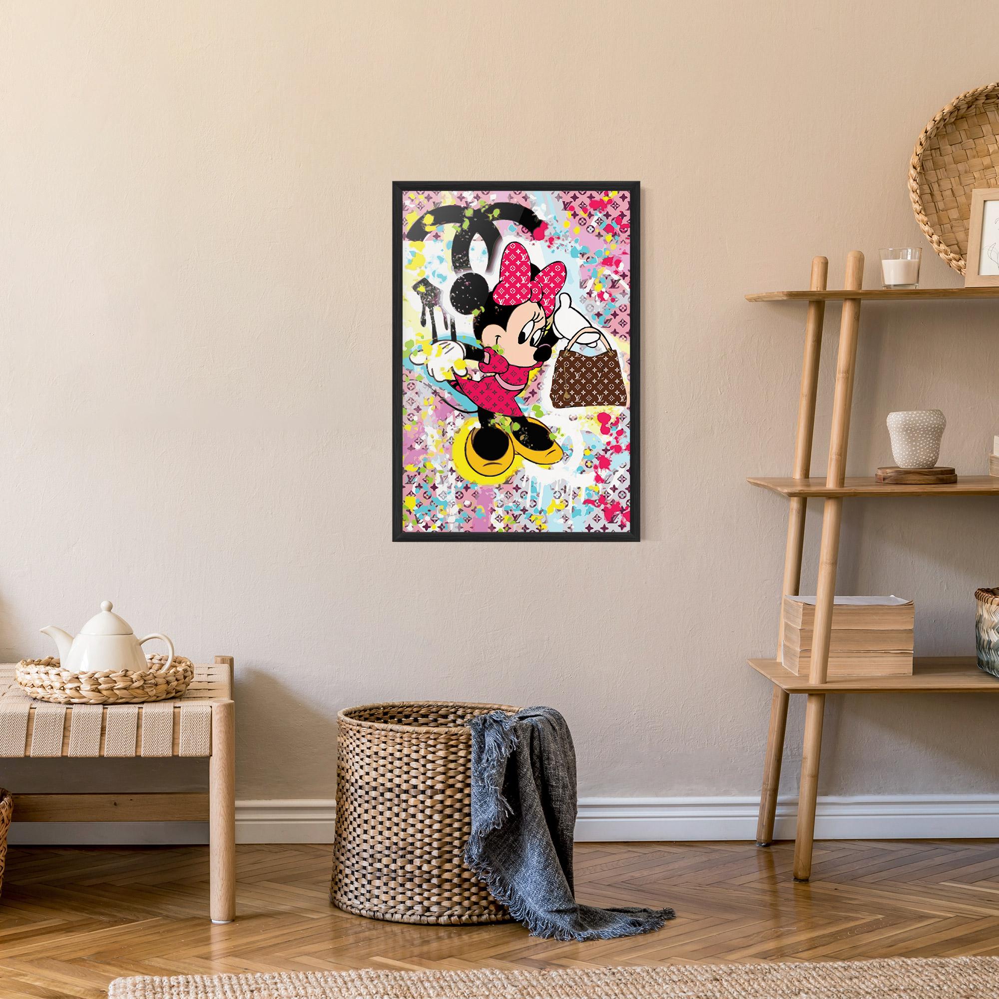 Рамкиран постер Minnie Comes Back In Fashion mockup 9