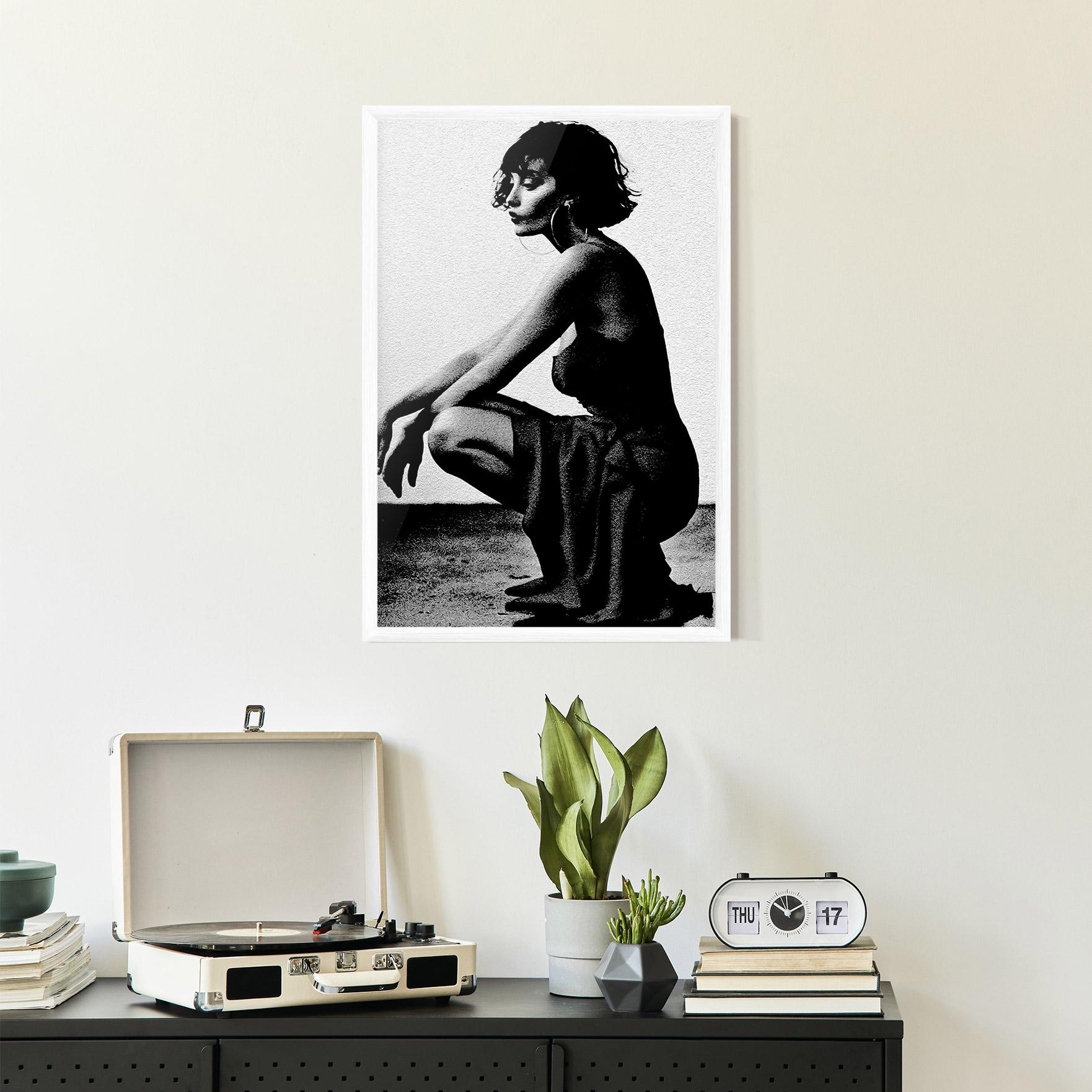 Рамкиран постер Grey Long Dress mockup 2