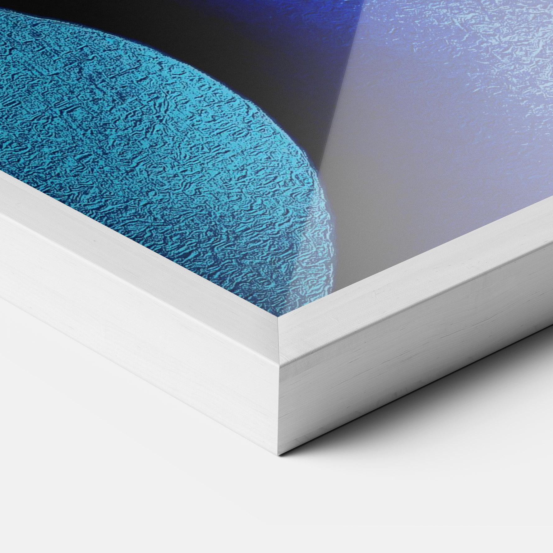 Рамкиран постер Blue White Face Art mockup 3