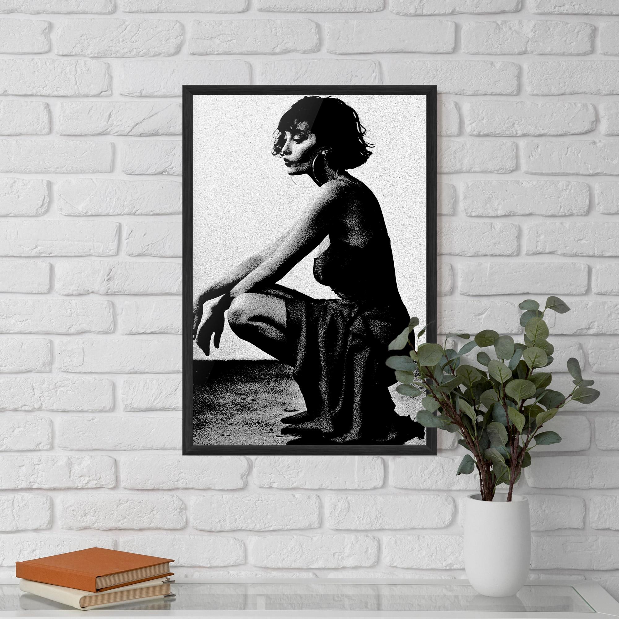 Рамкиран постер Grey Long Dress mockup 5