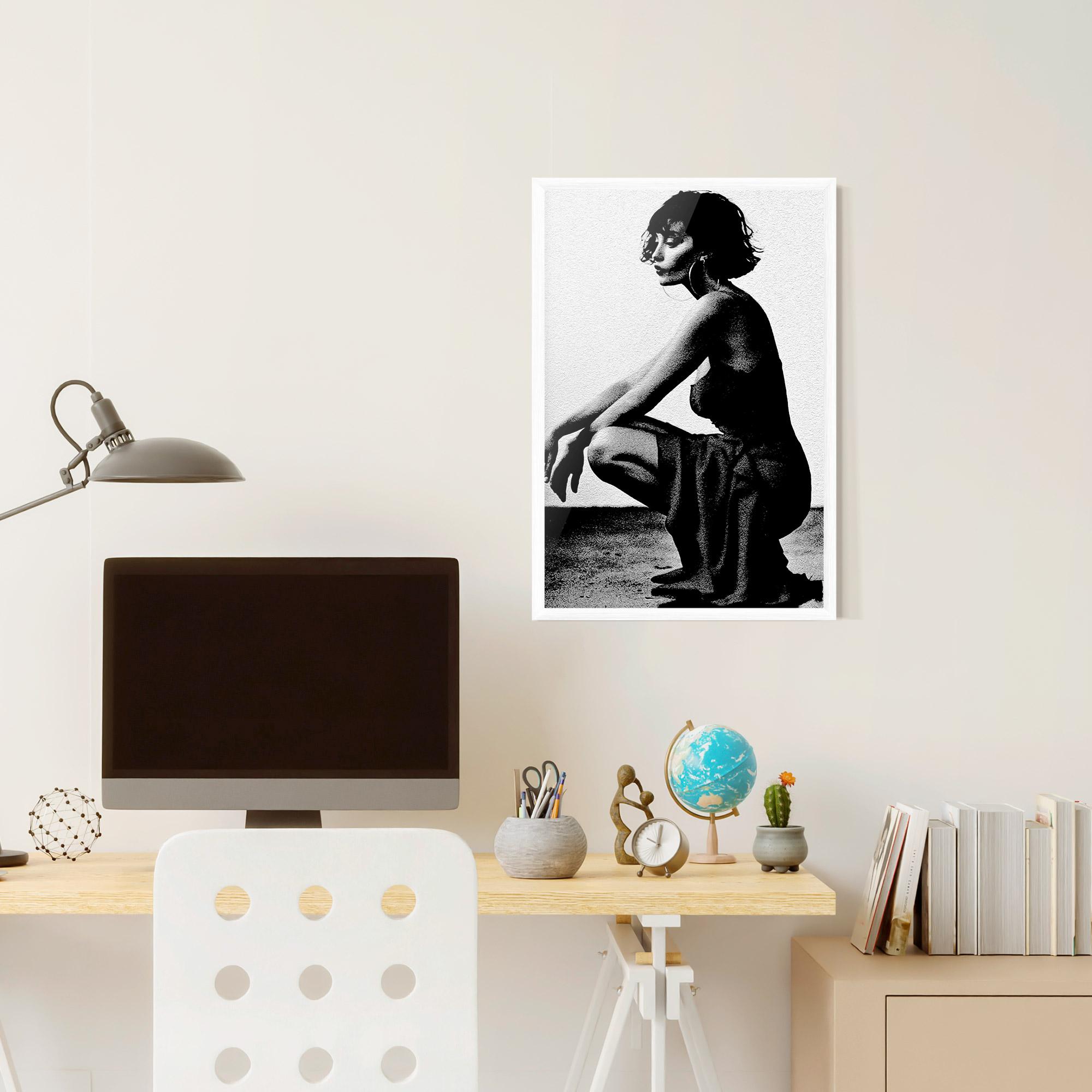 Рамкиран постер Grey Long Dress mockup 6