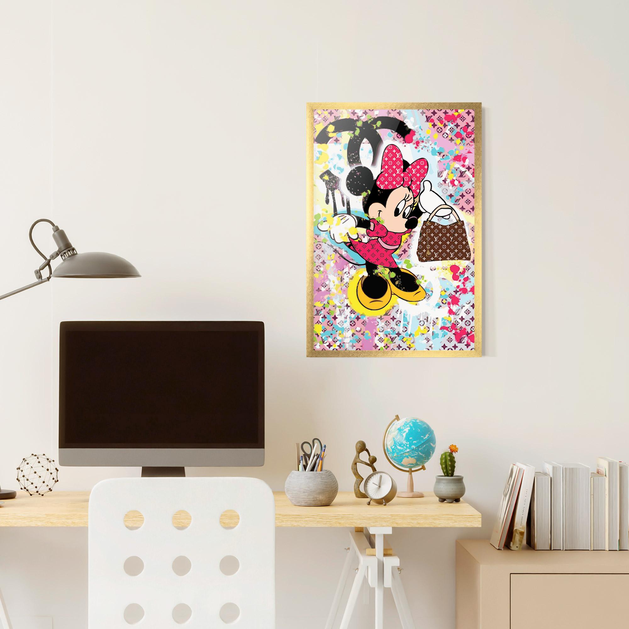 Рамкиран постер Minnie Comes Back In Fashion mockup 6