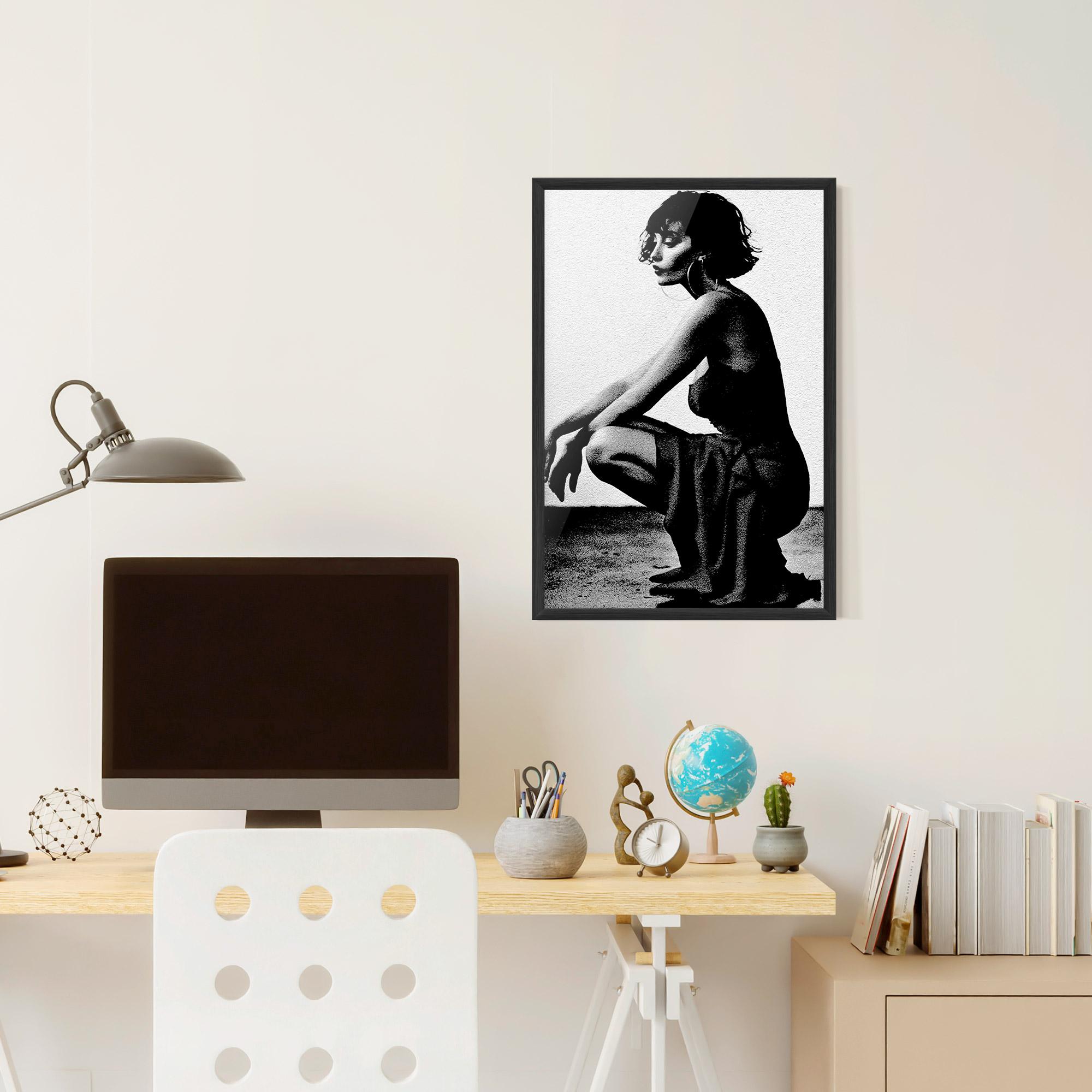 Рамкиран постер Grey Long Dress mockup 6