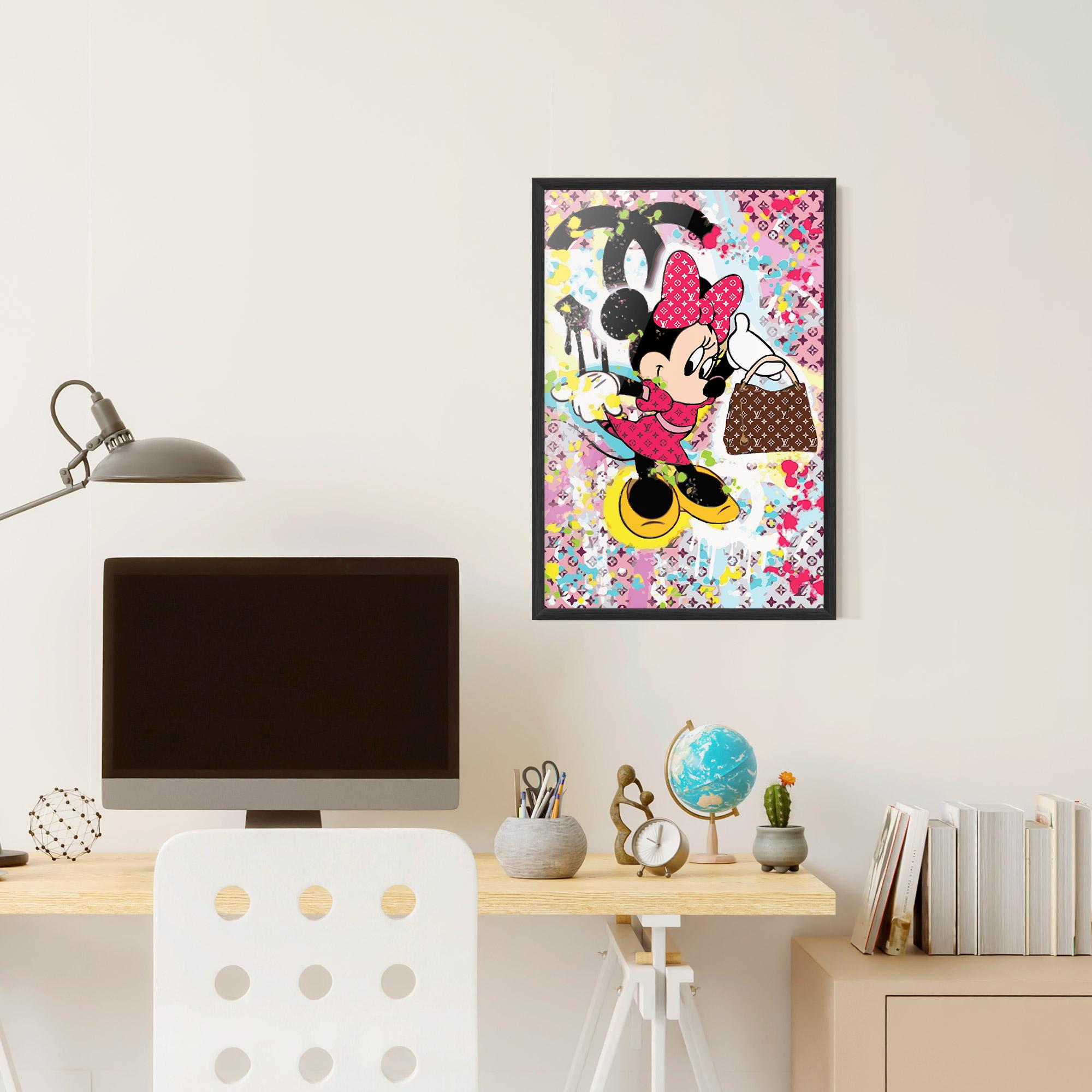 Рамкиран постер Minnie Comes Back In Fashion mockup 6