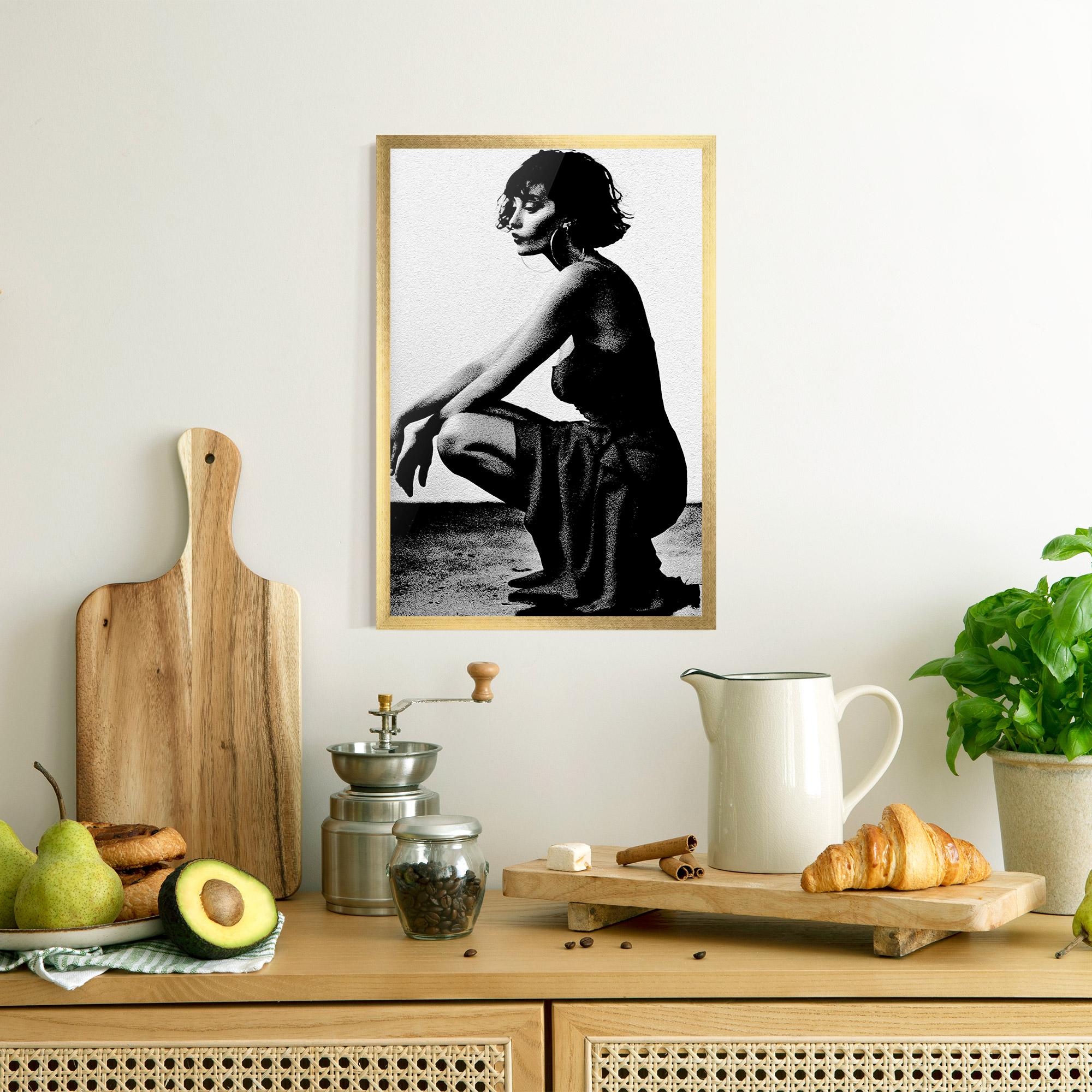 Рамкиран постер Grey Long Dress mockup 8