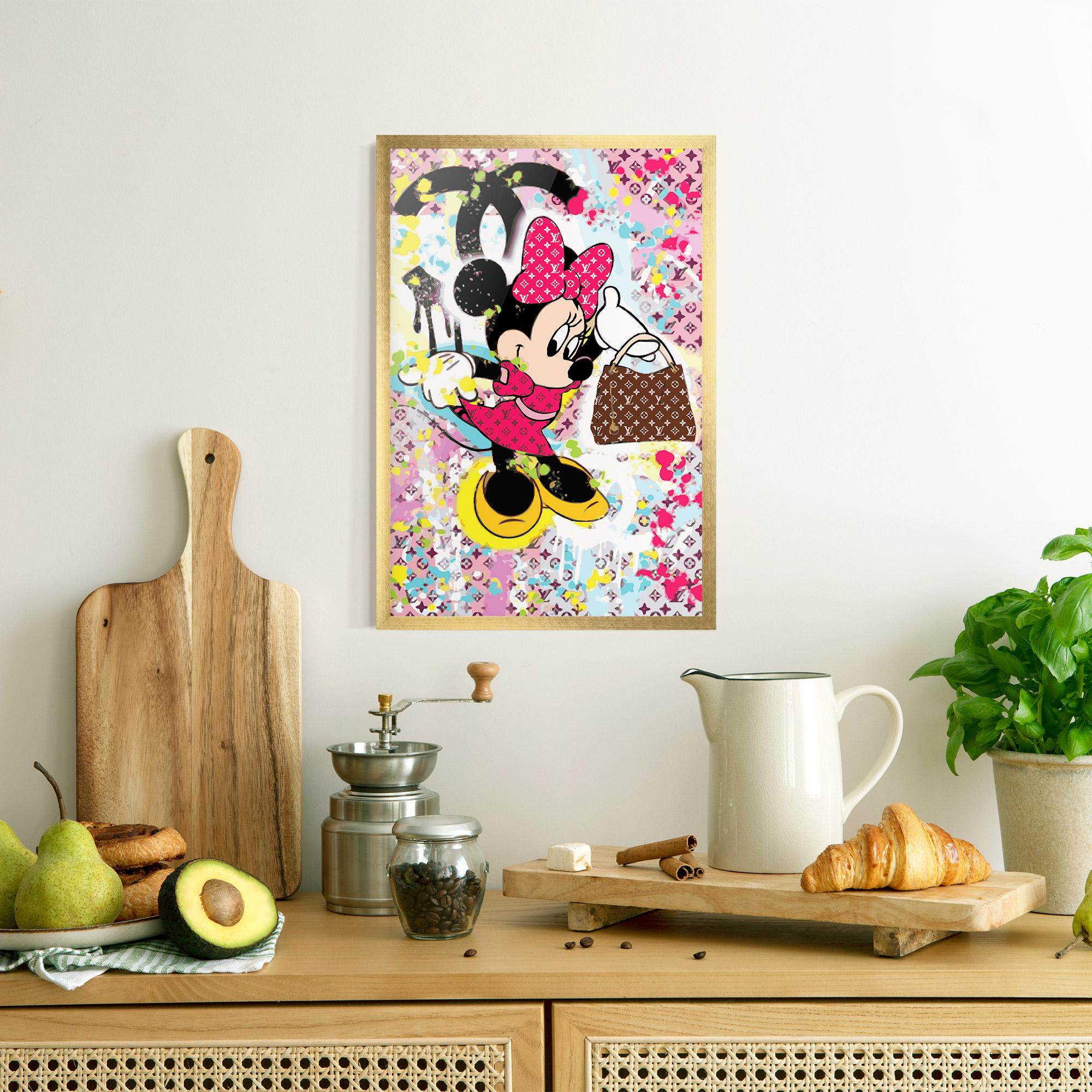 Рамкиран постер Minnie Comes Back In Fashion mockup 8