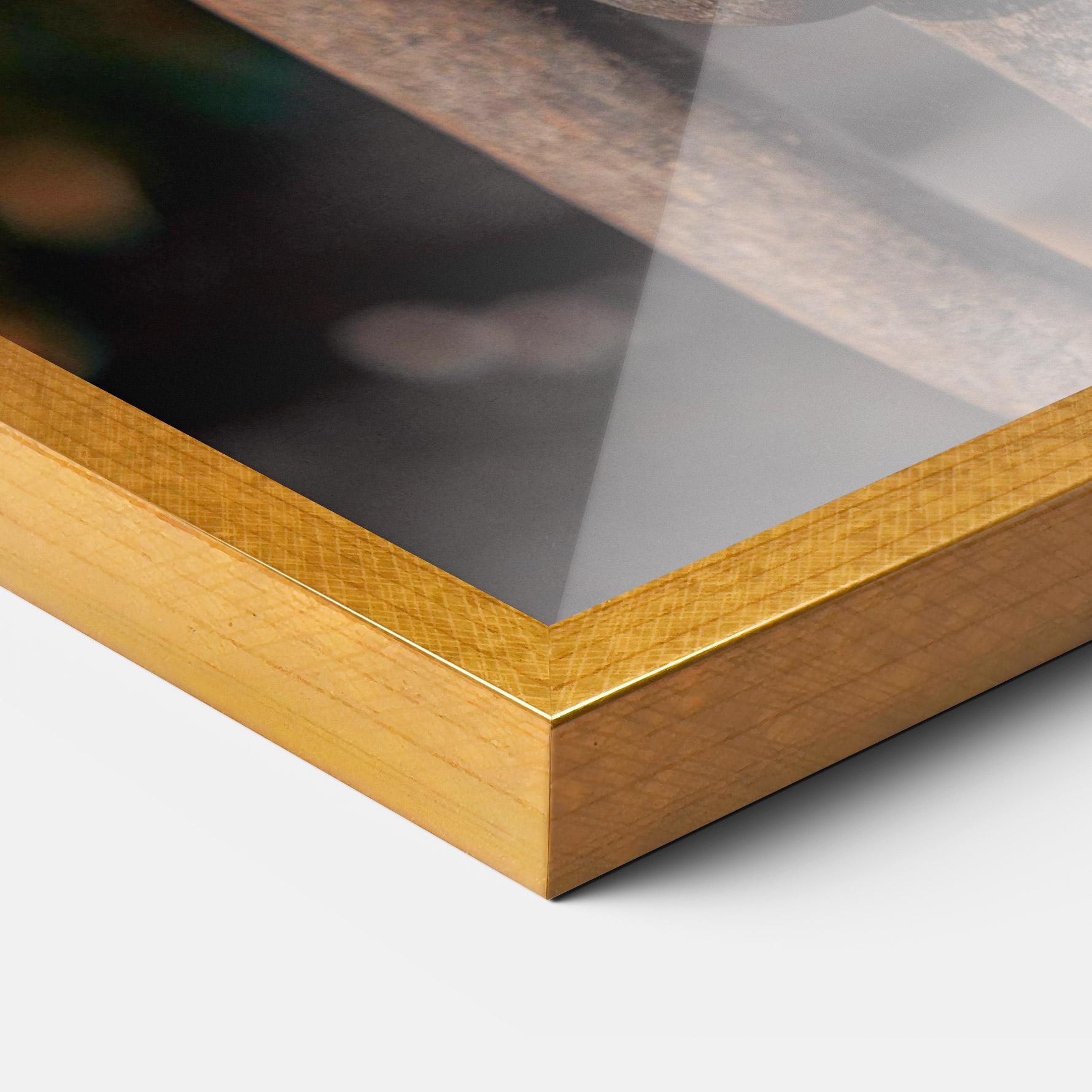 Рамкиран постер Three Heads Statue mockup 3