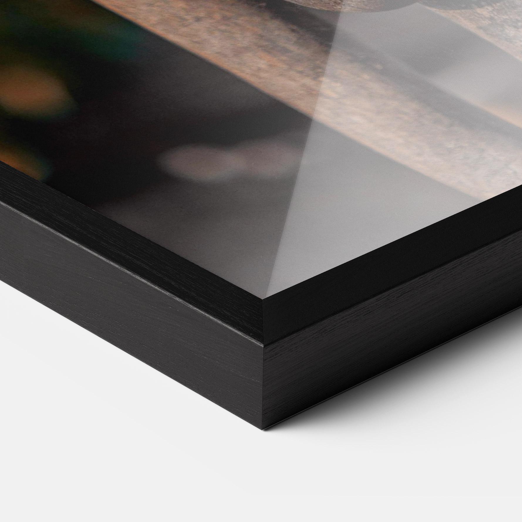 Рамкиран постер Three Heads Statue mockup 3