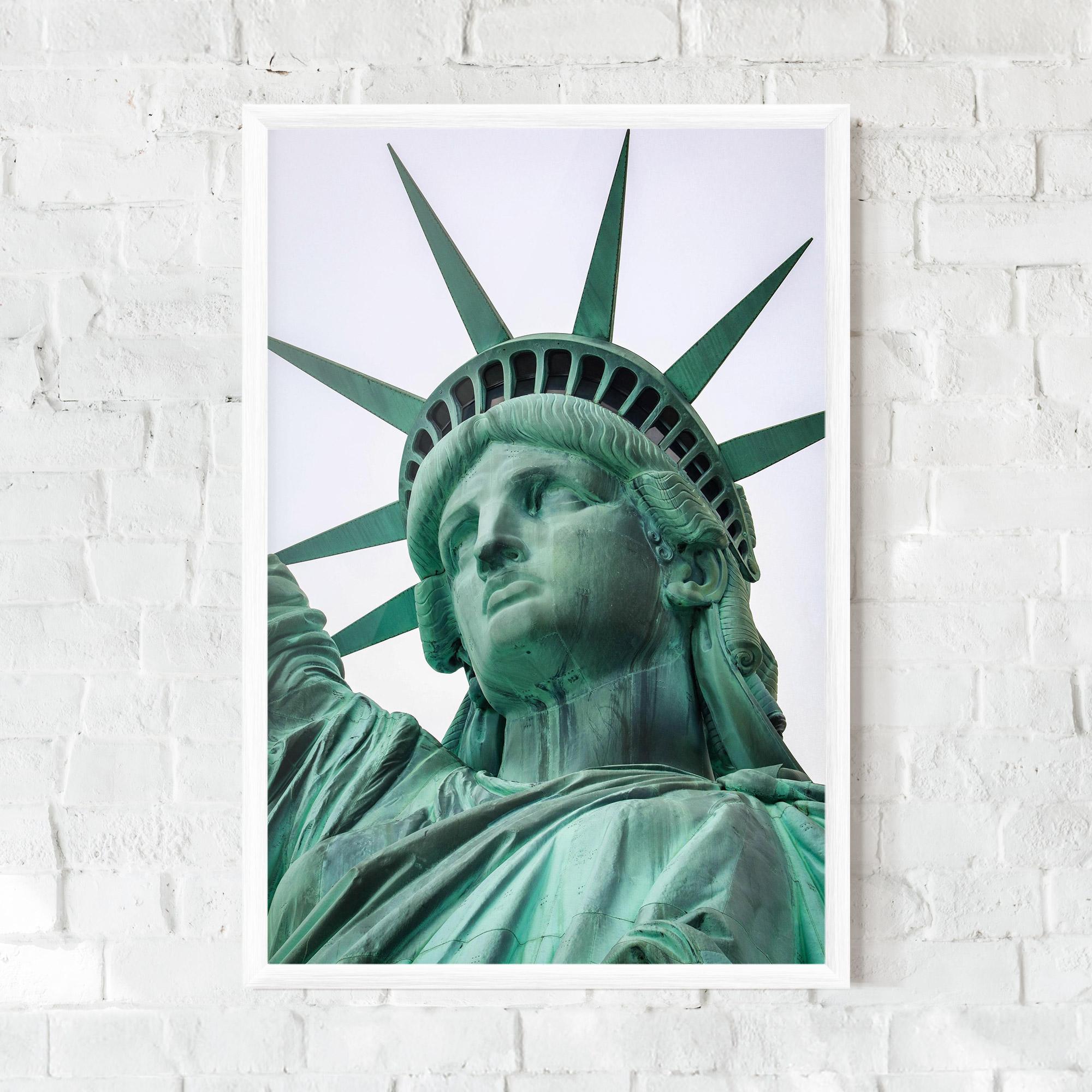 Рамкиран постер Statue Of Liberty Head mockup 0