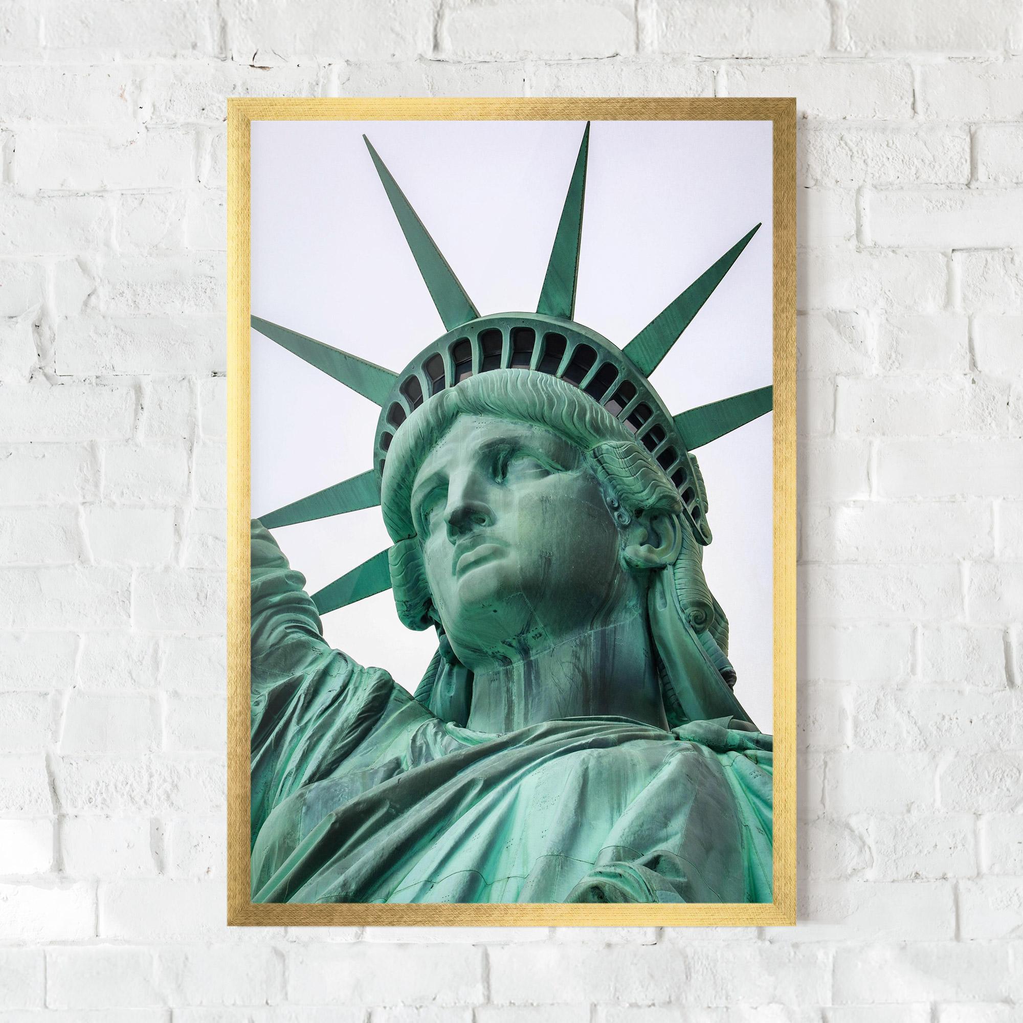 Рамкиран постер Statue Of Liberty Head mockup 0