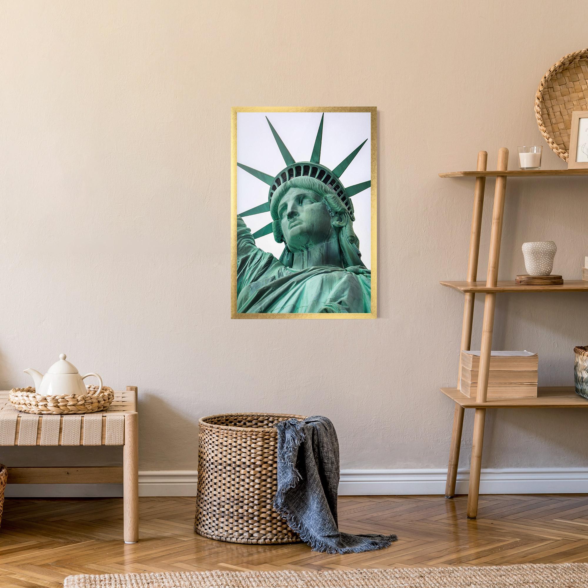 Рамкиран постер Statue Of Liberty Head mockup 9