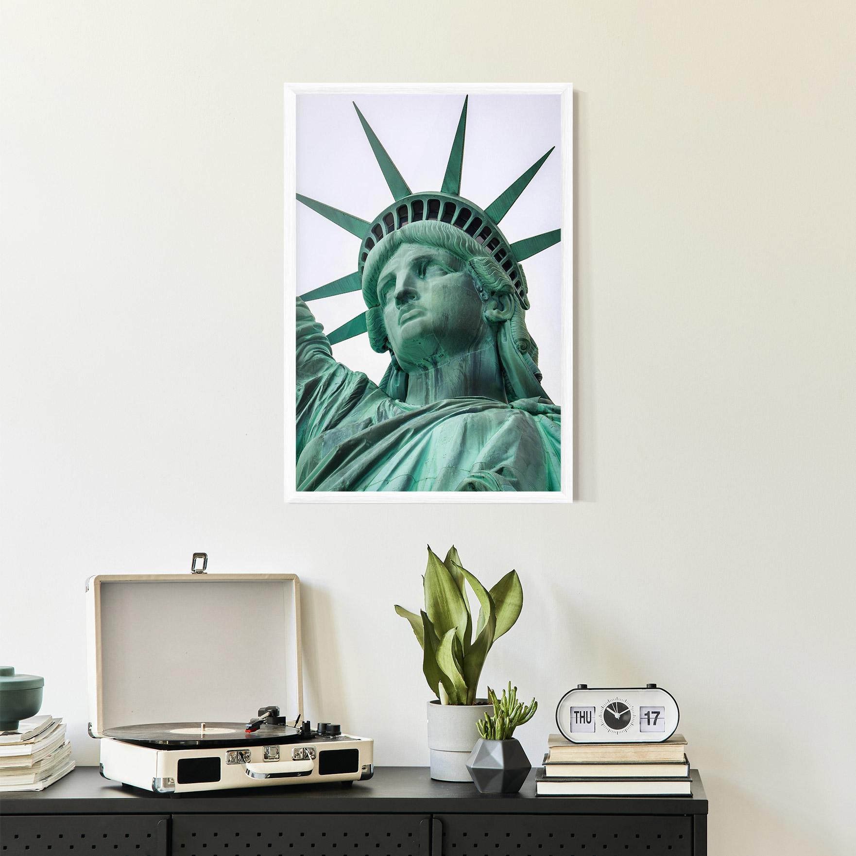 Рамкиран постер Statue Of Liberty Head mockup 2