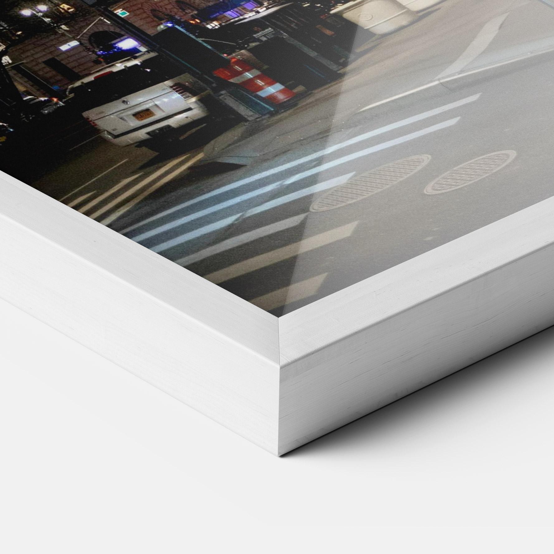 Рамкиран постер Skyline Night Light mockup 3