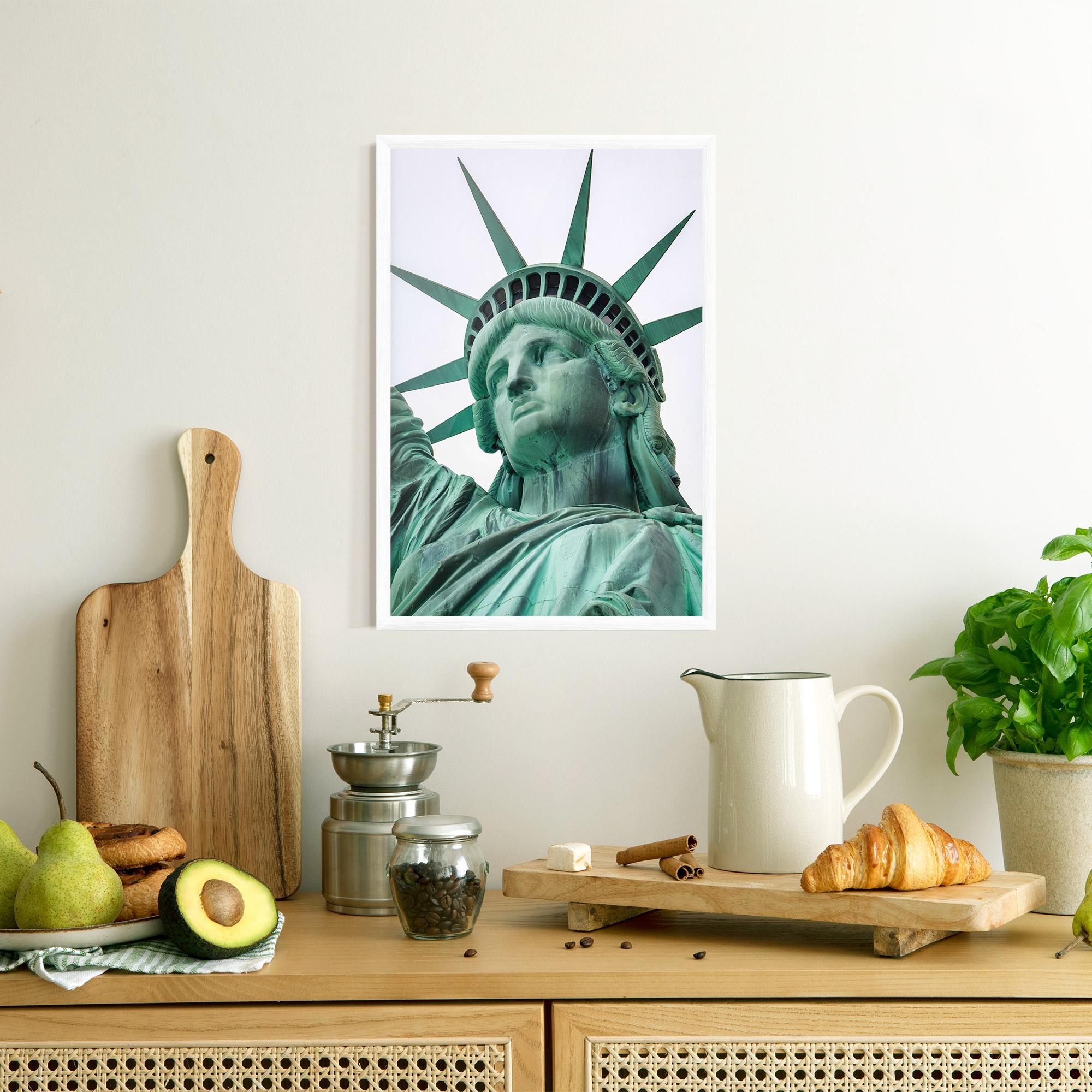 Рамкиран постер Statue Of Liberty Head mockup 8