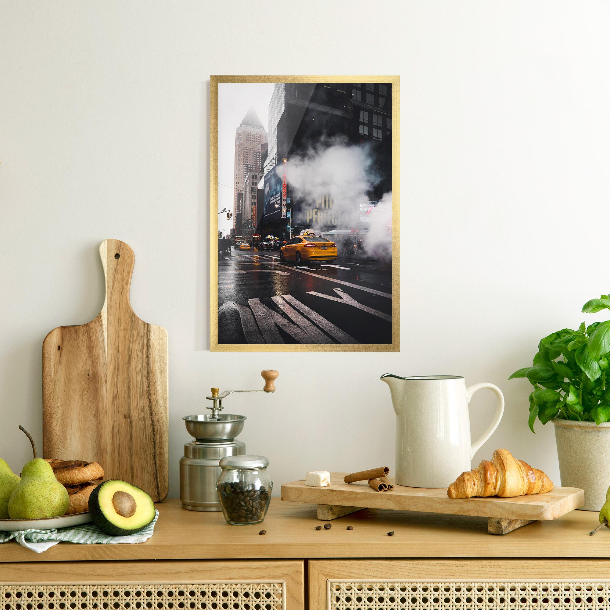 Рамкиран постер Taxi Smoke City mockup 8