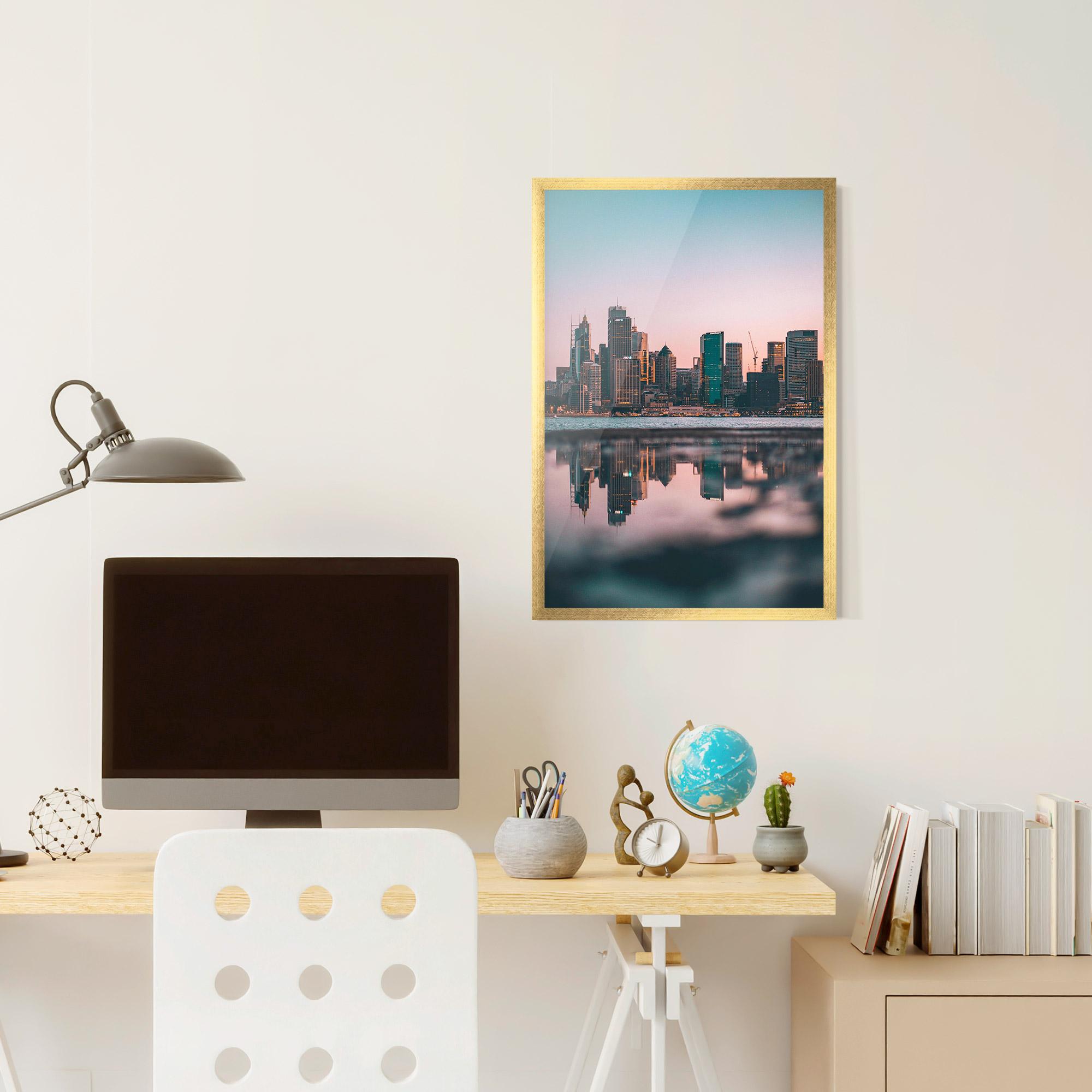 Рамкиран постер Reflection Skyline mockup 6