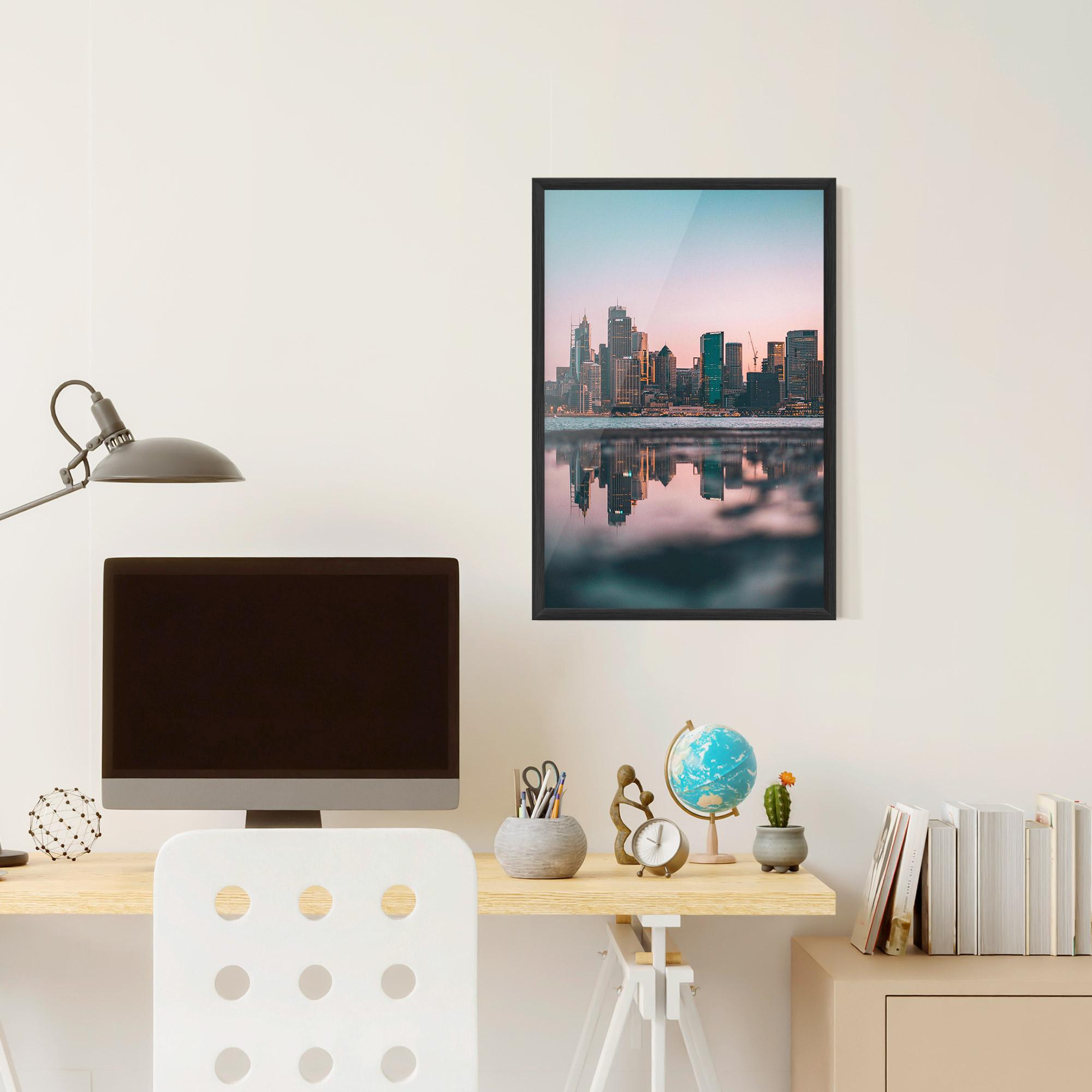 Рамкиран постер Reflection Skyline mockup 6