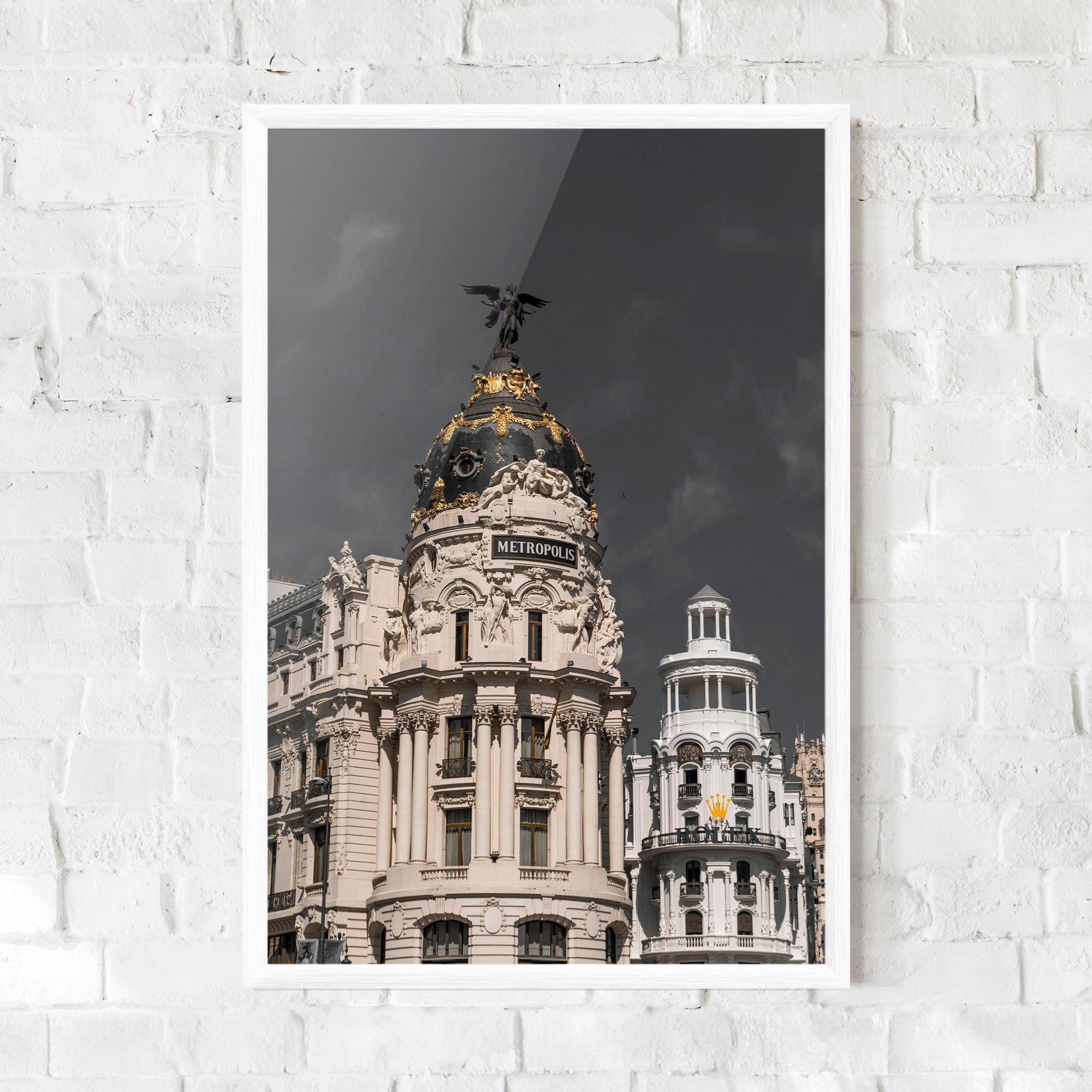 Рамкиран постер Metropolis Building mockup 0