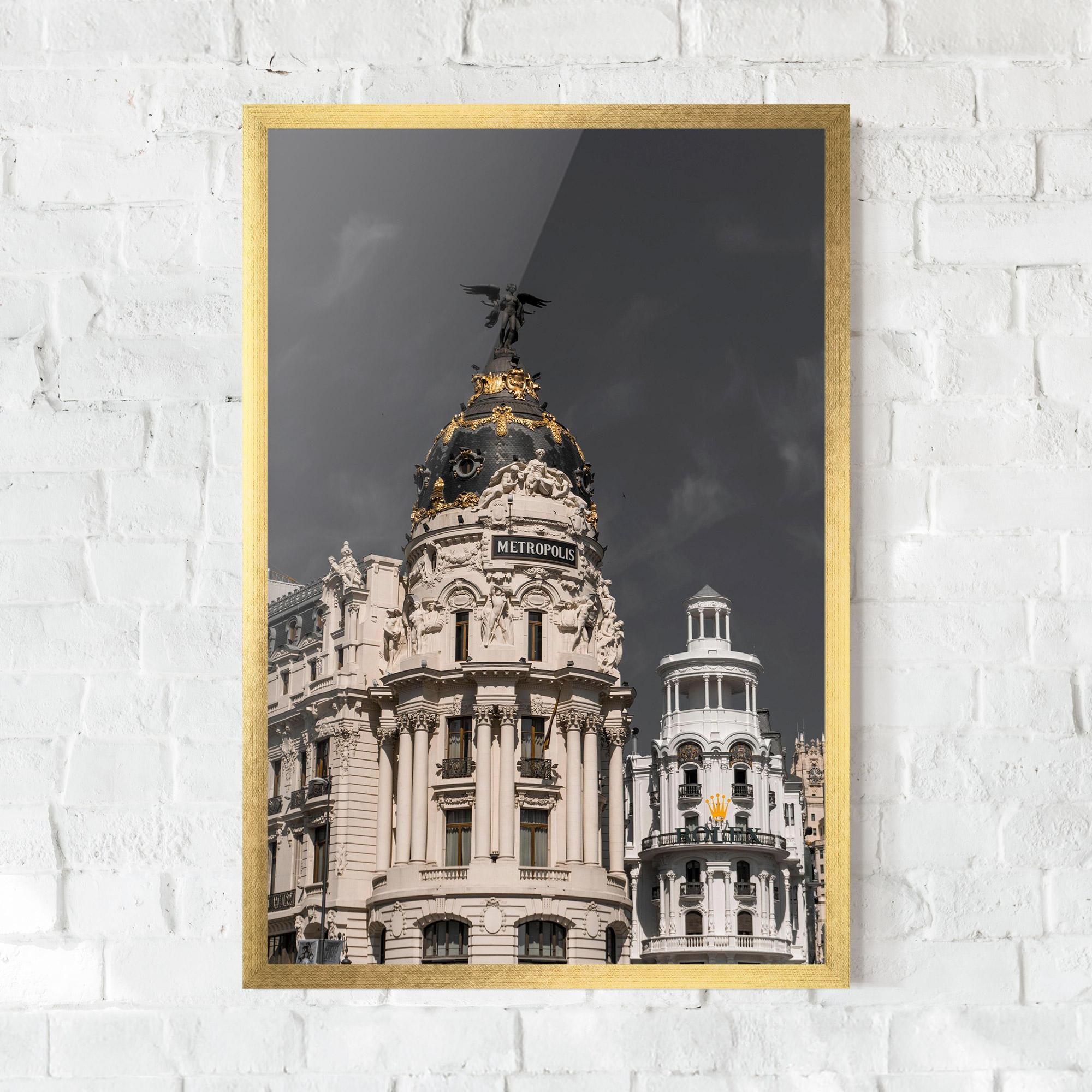 Рамкиран постер Metropolis Building mockup 0