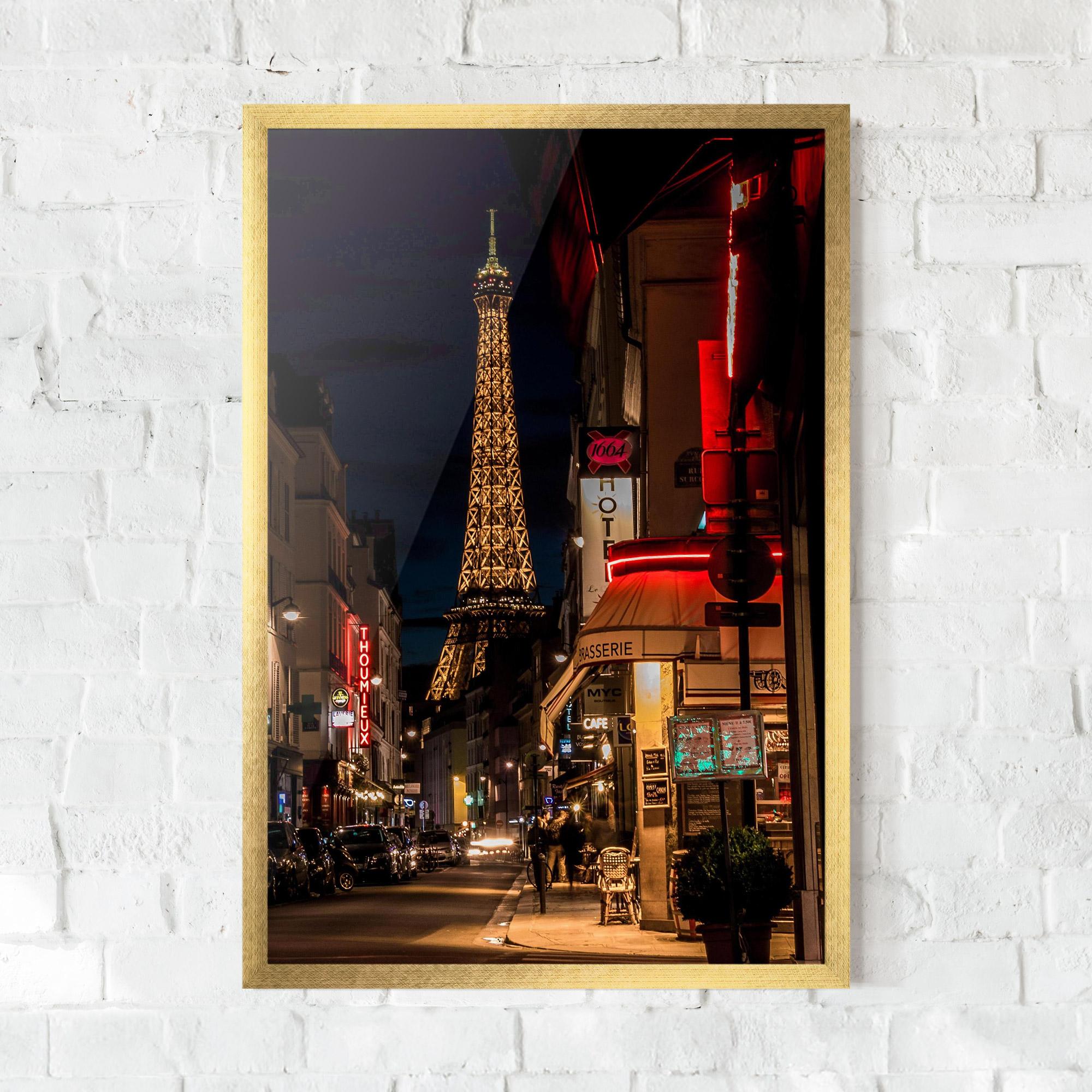 Рамкиран постер Paris Walk mockup 0