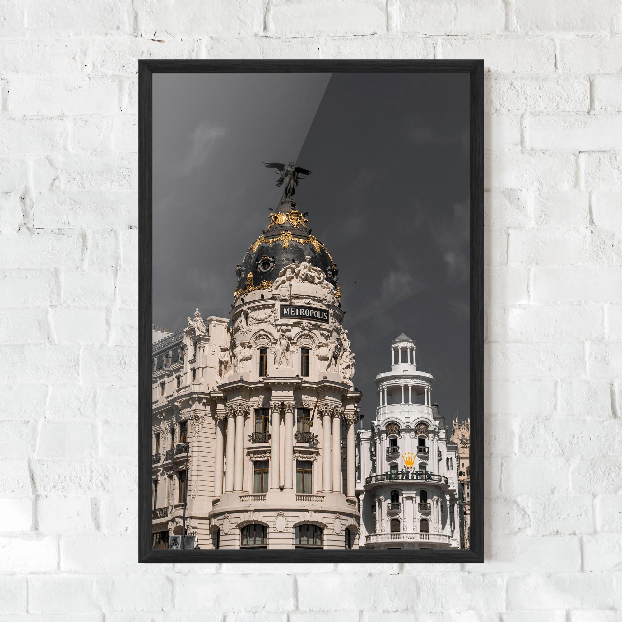 Рамкиран постер Metropolis Building mockup 0