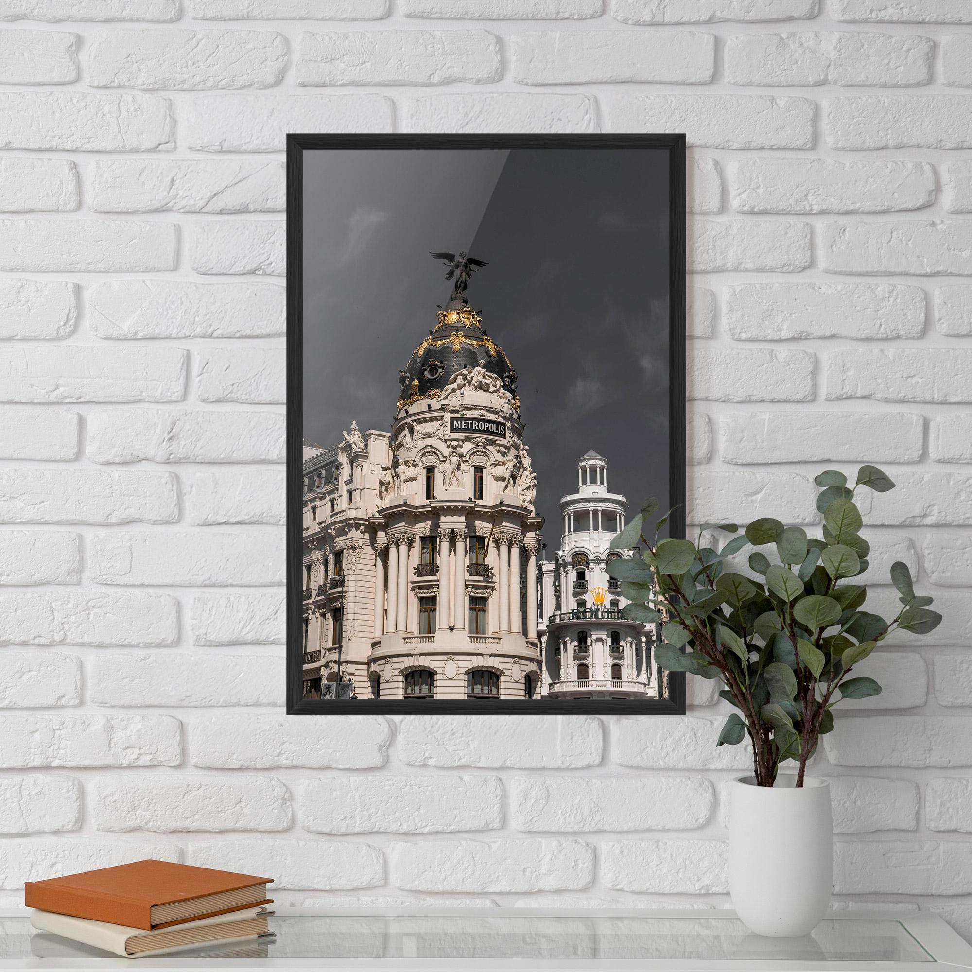 Рамкиран постер Metropolis Building mockup 5