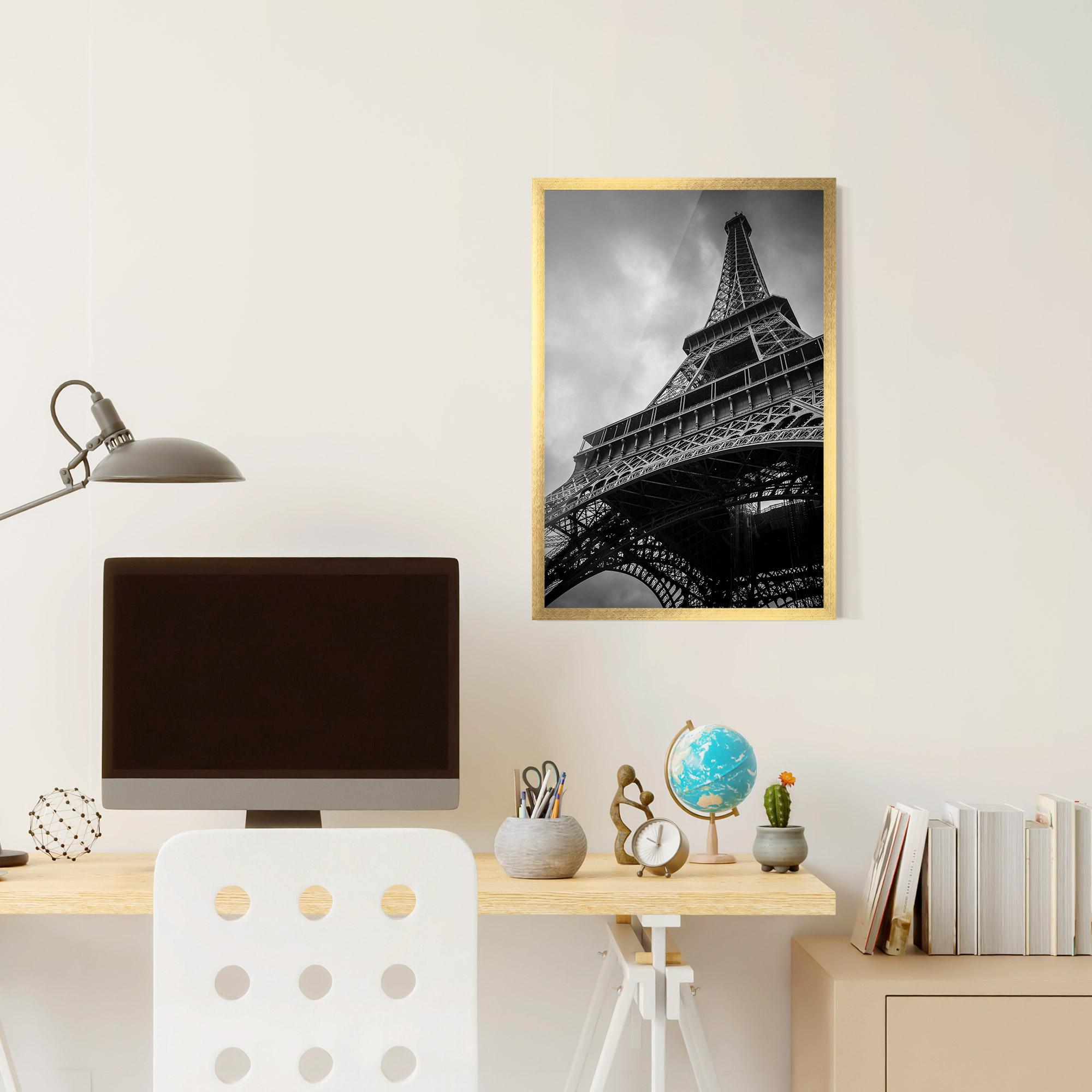 Рамкиран постер Eiffel Grey Tower mockup 6