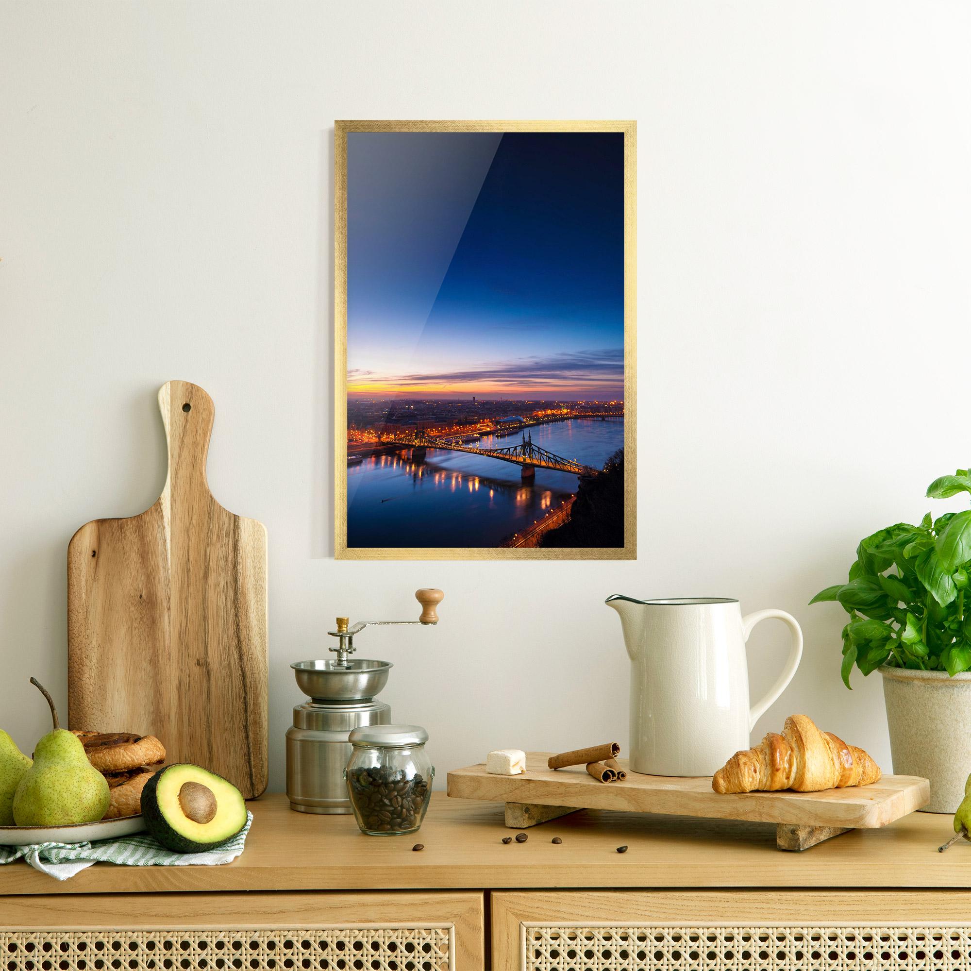 Рамкиран постер Budapest Sunset mockup 8