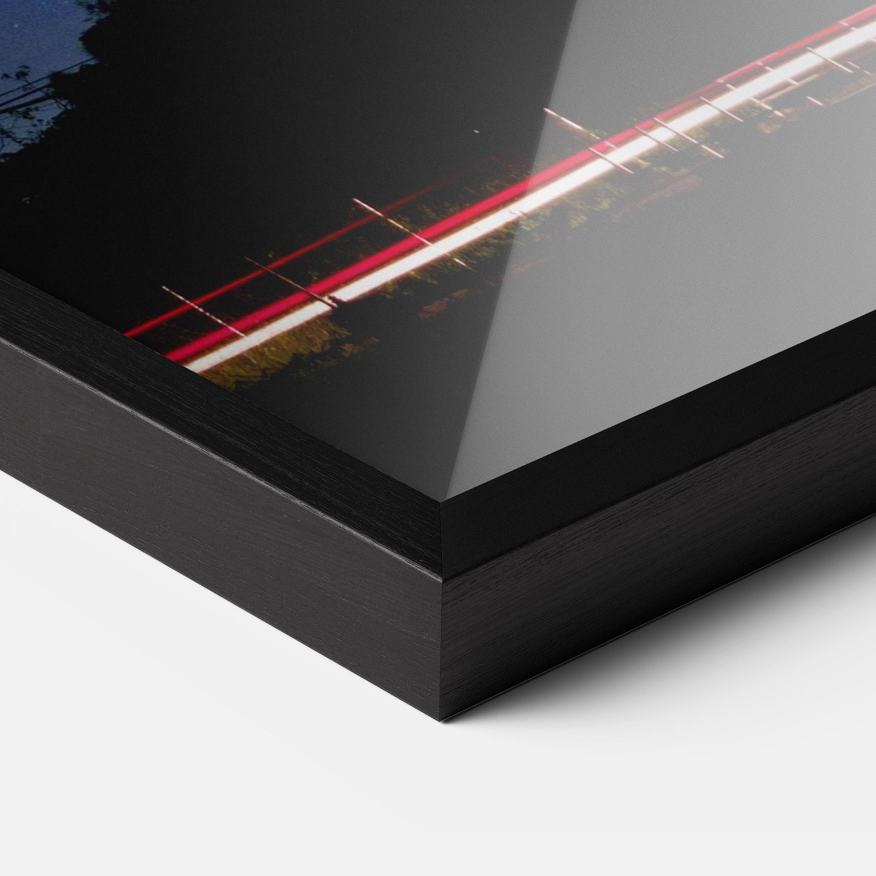 Рамкиран постер Red Moon mockup 3