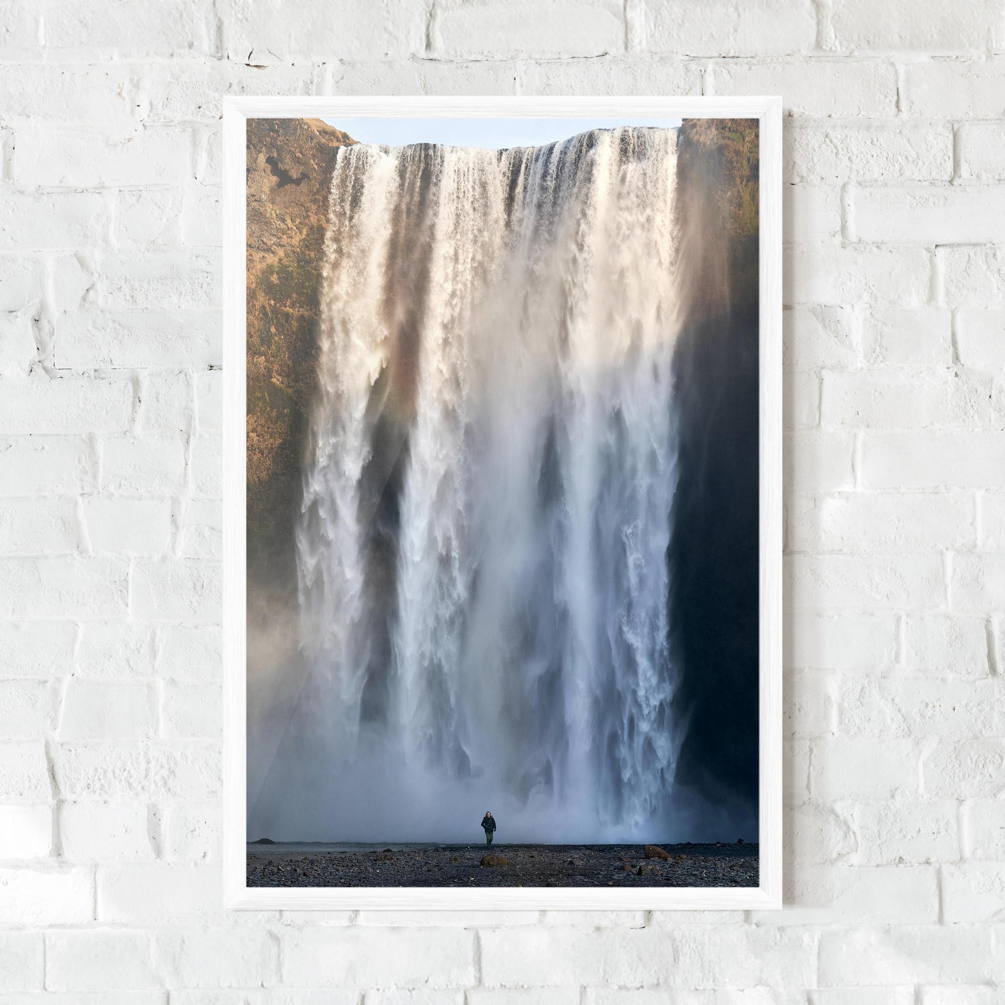 Рамкиран постер Small Man Waterfall mockup 0