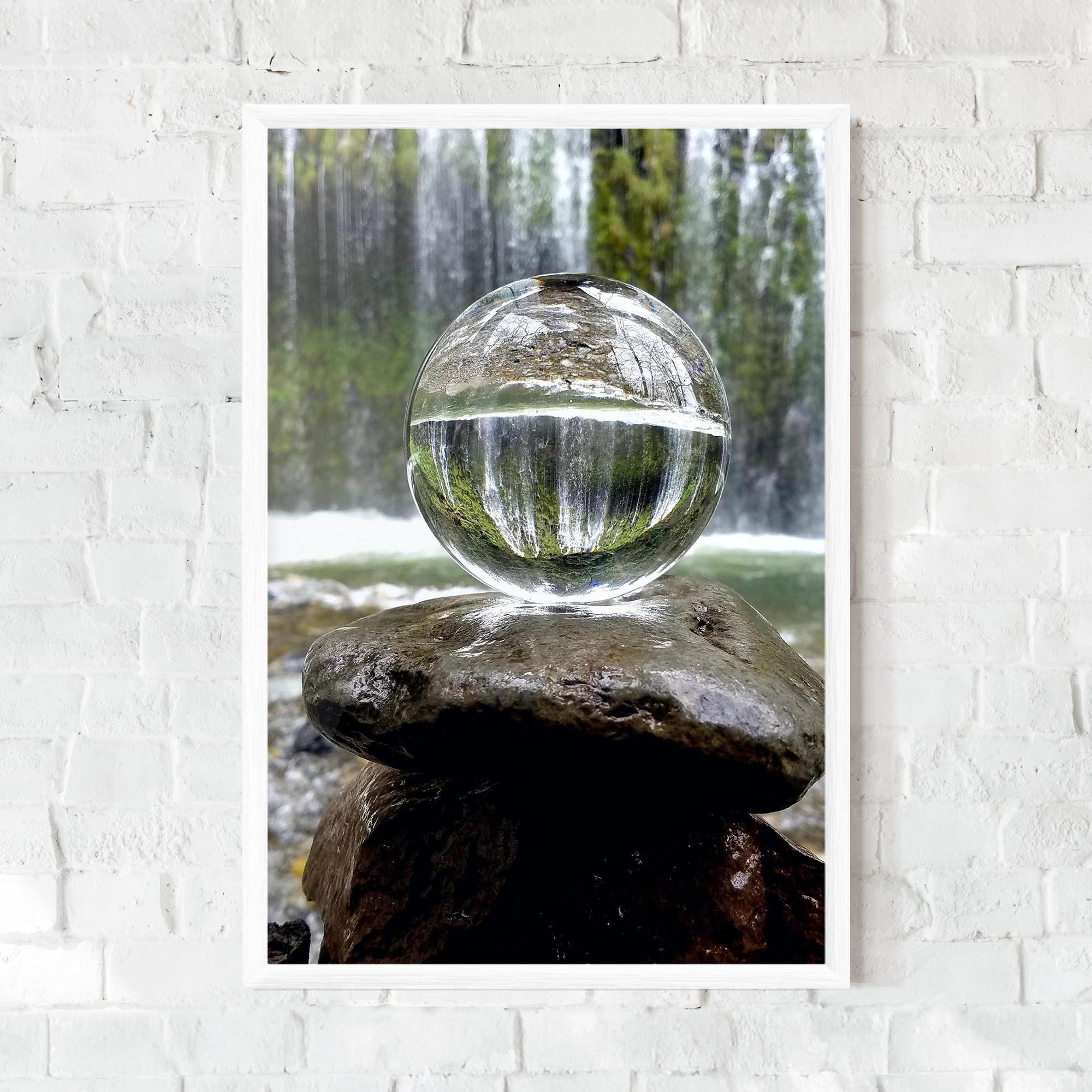 Рамкиран постер Waterfall Sphere mockup 0