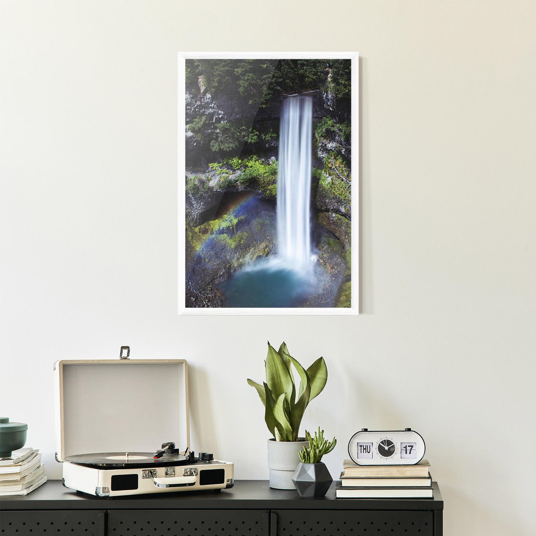 Рамкиран постер Pretty Rainbow Waterfall mockup 2