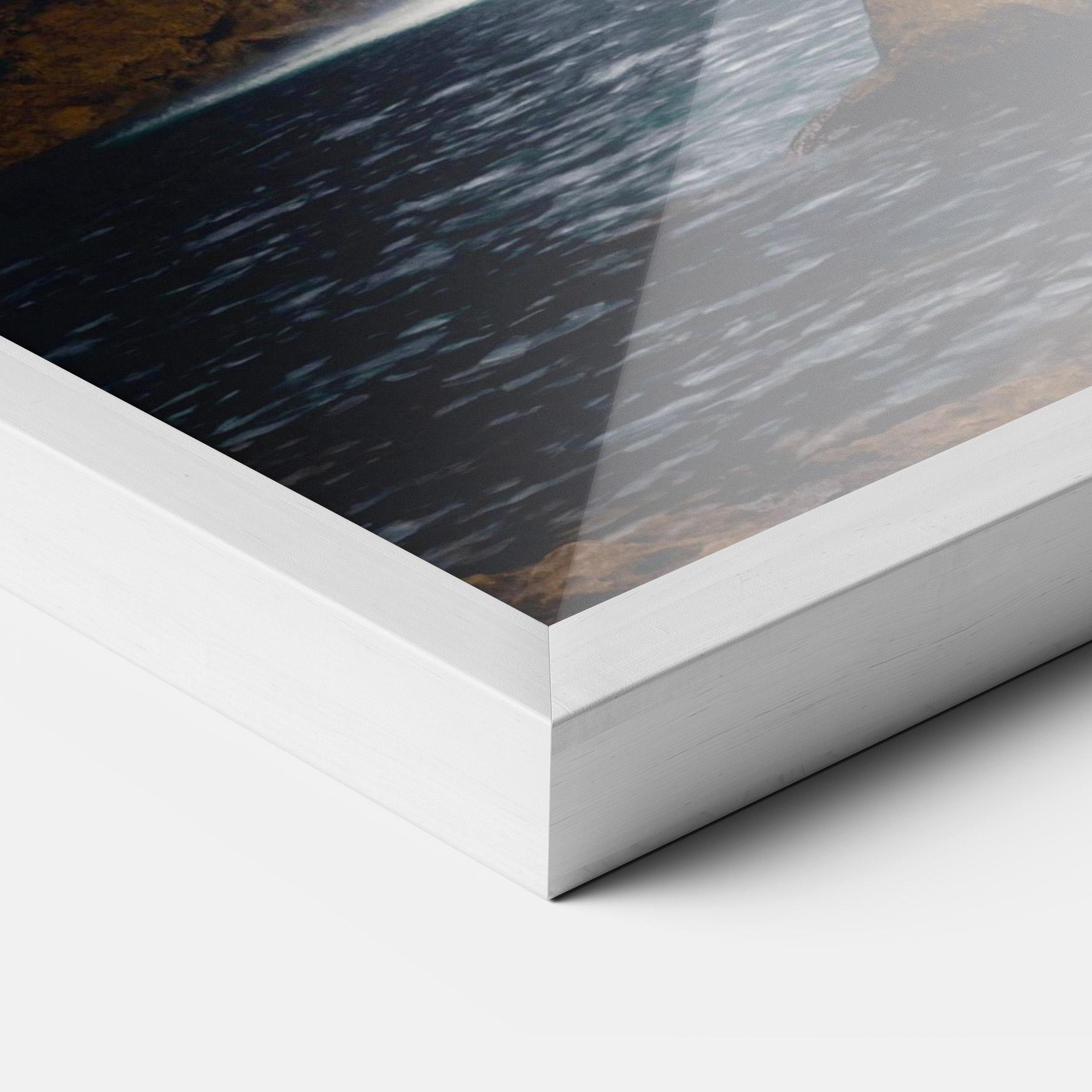 Рамкиран постер Waterfall Place To Hide mockup 3