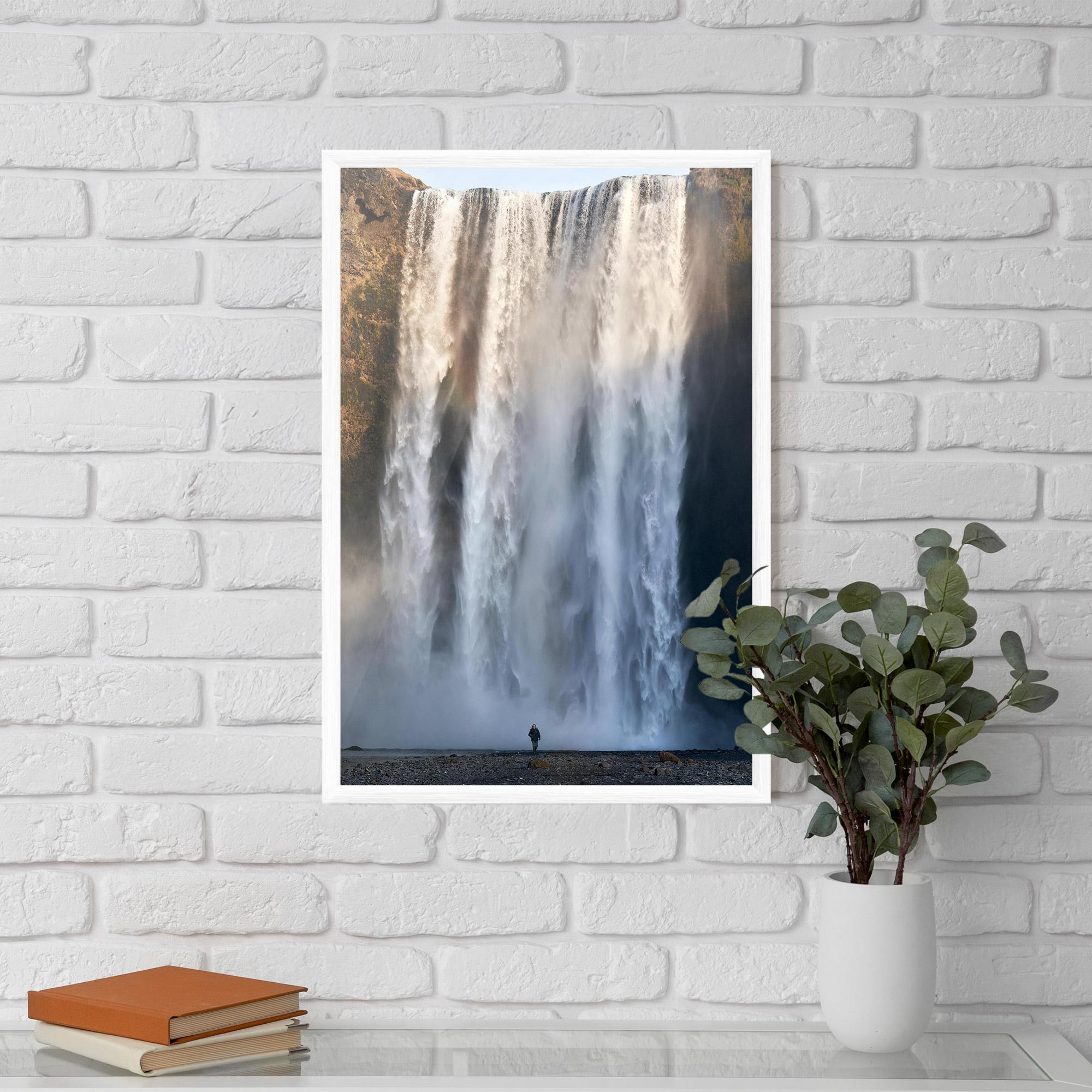 Рамкиран постер Small Man Waterfall mockup 5