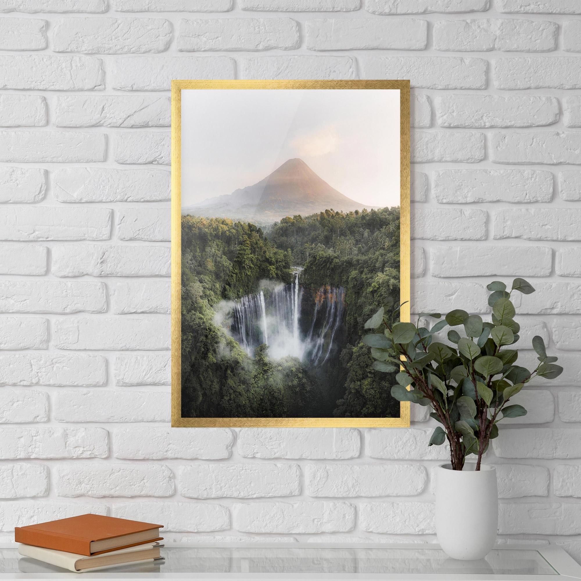 Рамкиран постер Vulcano Waterfall mockup 5