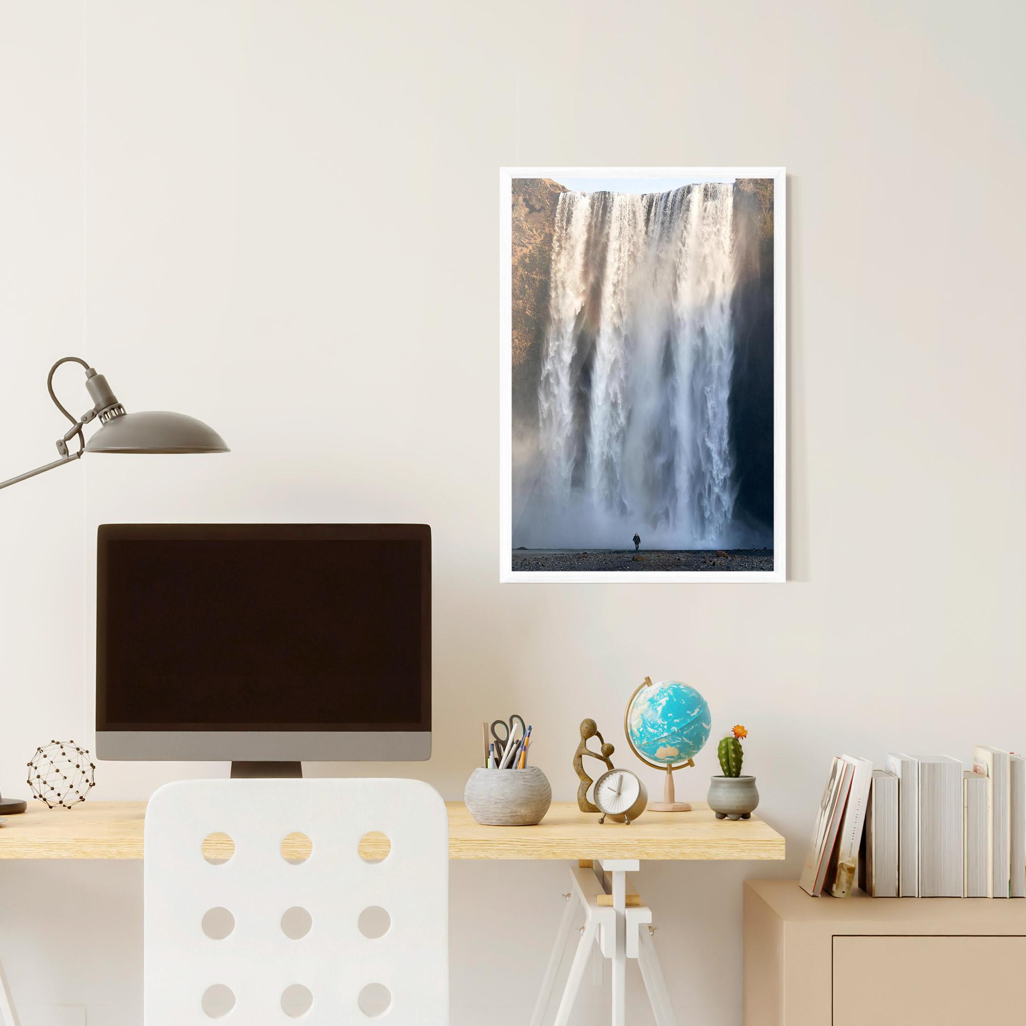 Рамкиран постер Small Man Waterfall mockup 6