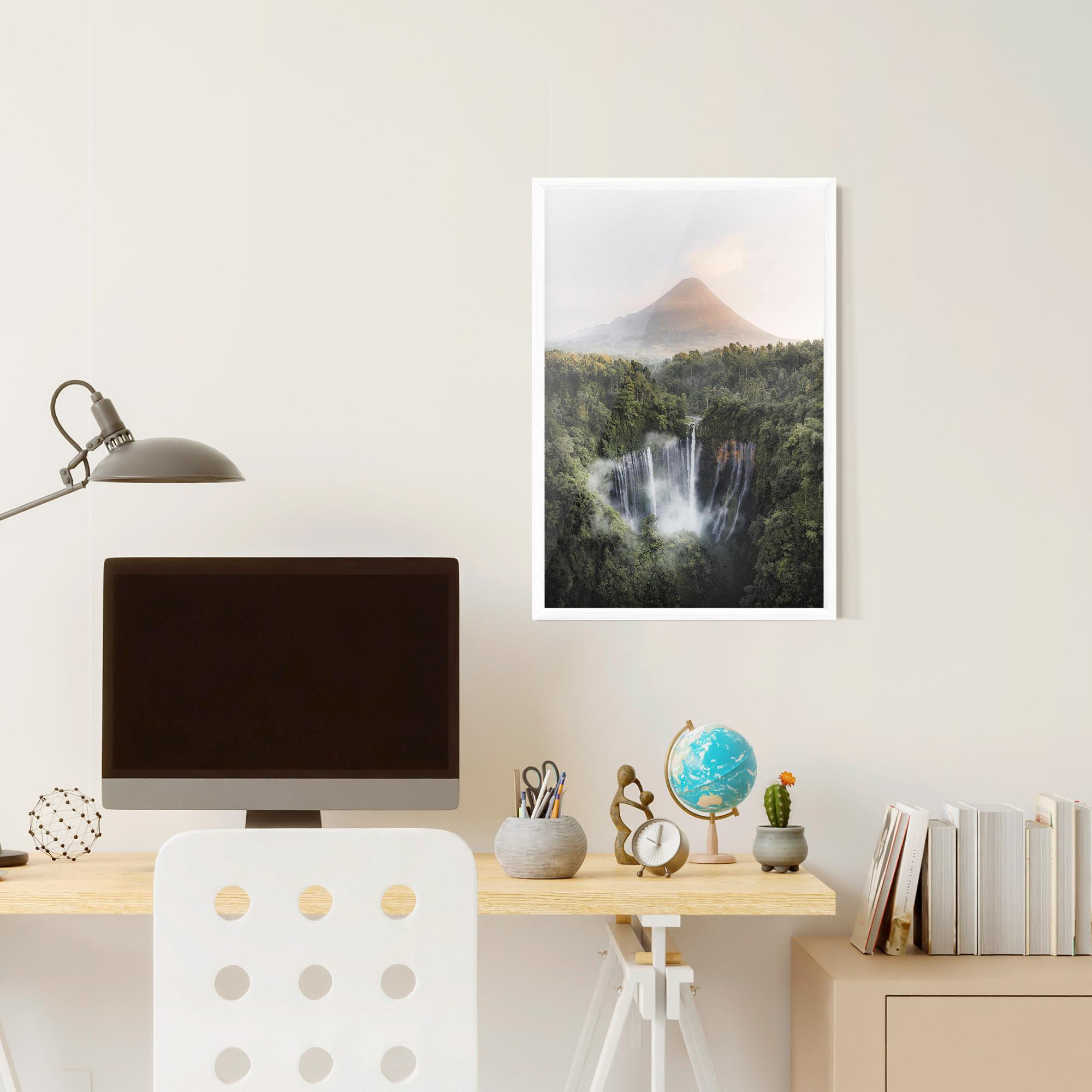 Рамкиран постер Vulcano Waterfall mockup 6
