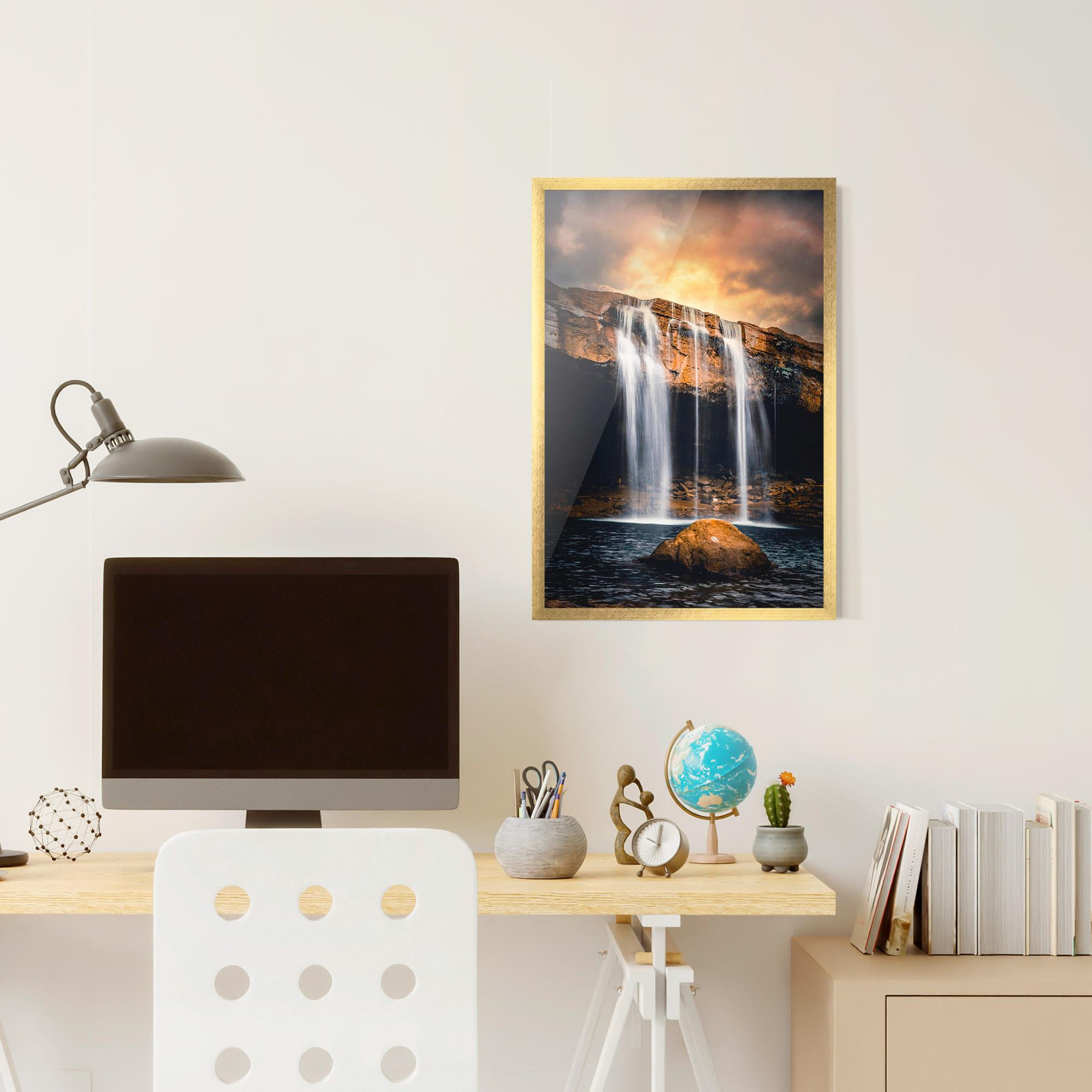 Рамкиран постер Waterfall Place To Hide mockup 6