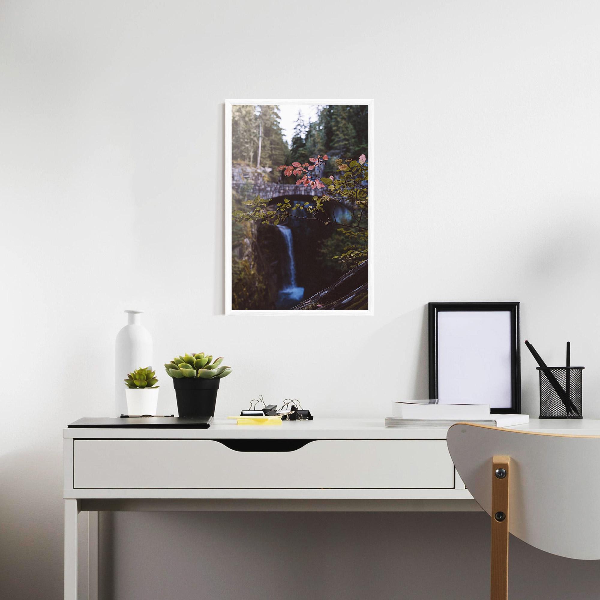 Рамкиран постер Waterfall Bringe Red Leaves mockup 7