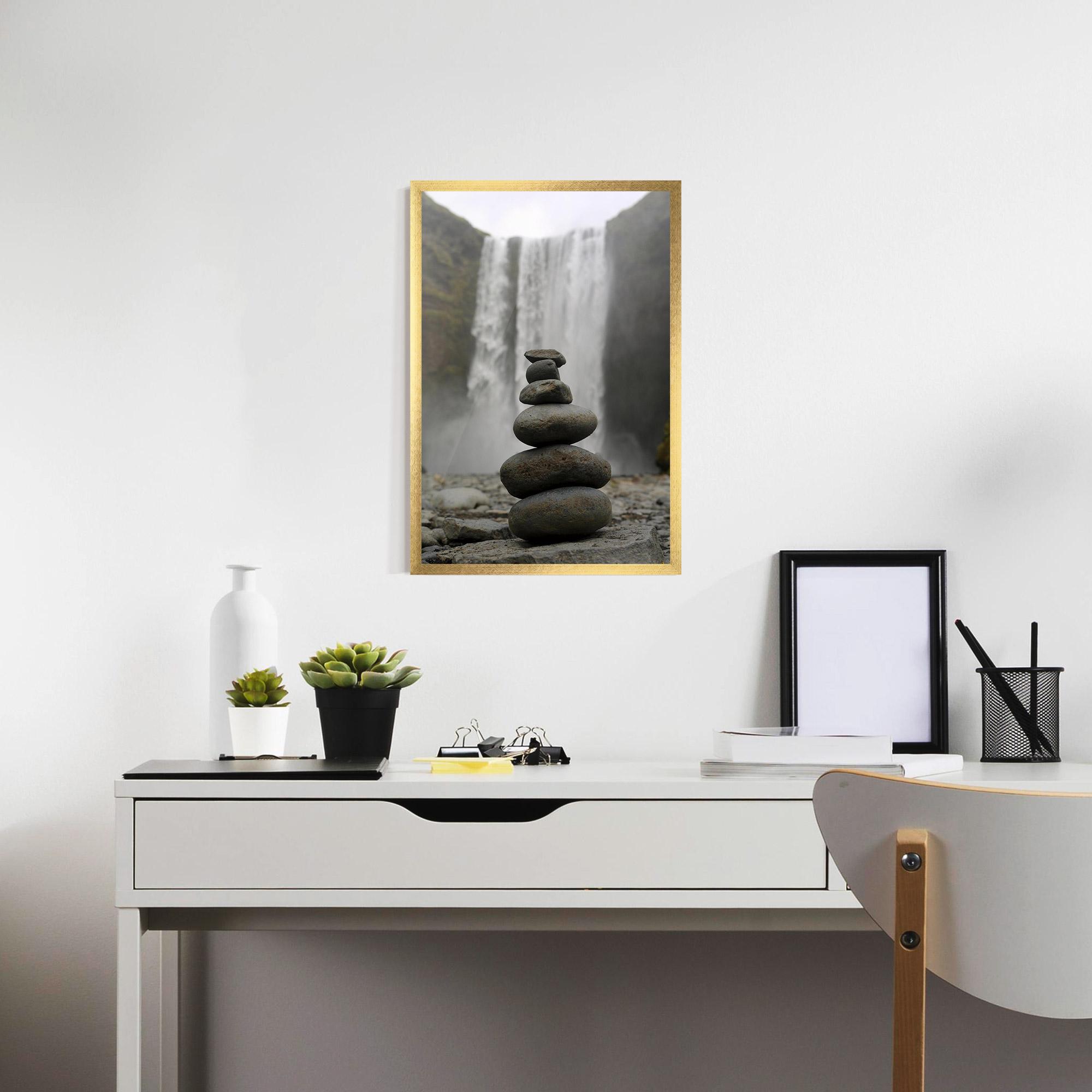 Рамкиран постер Balanced Rocks Waterfall mockup 7